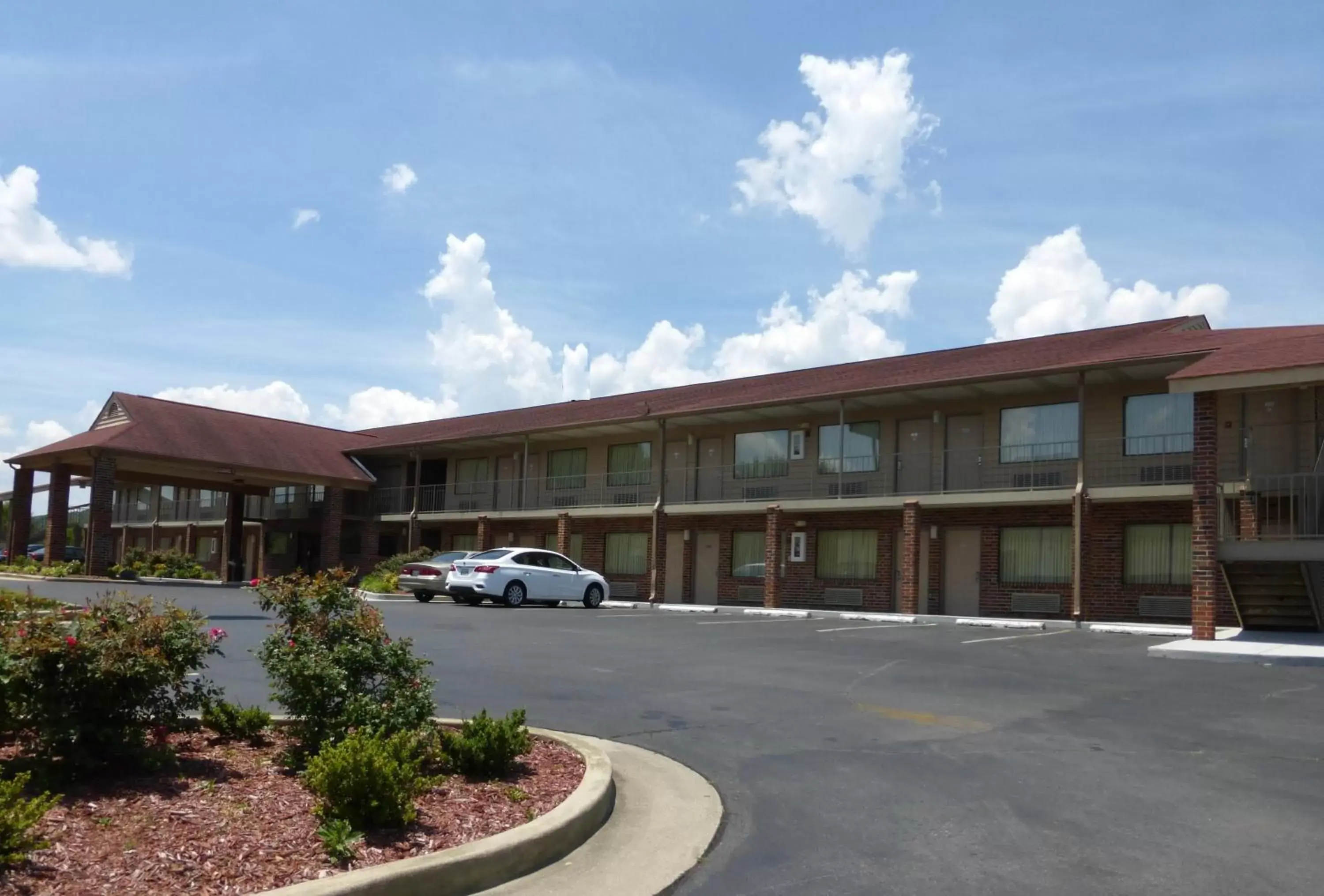 Property Building in Red Roof Inn & Suites Cleveland, TN