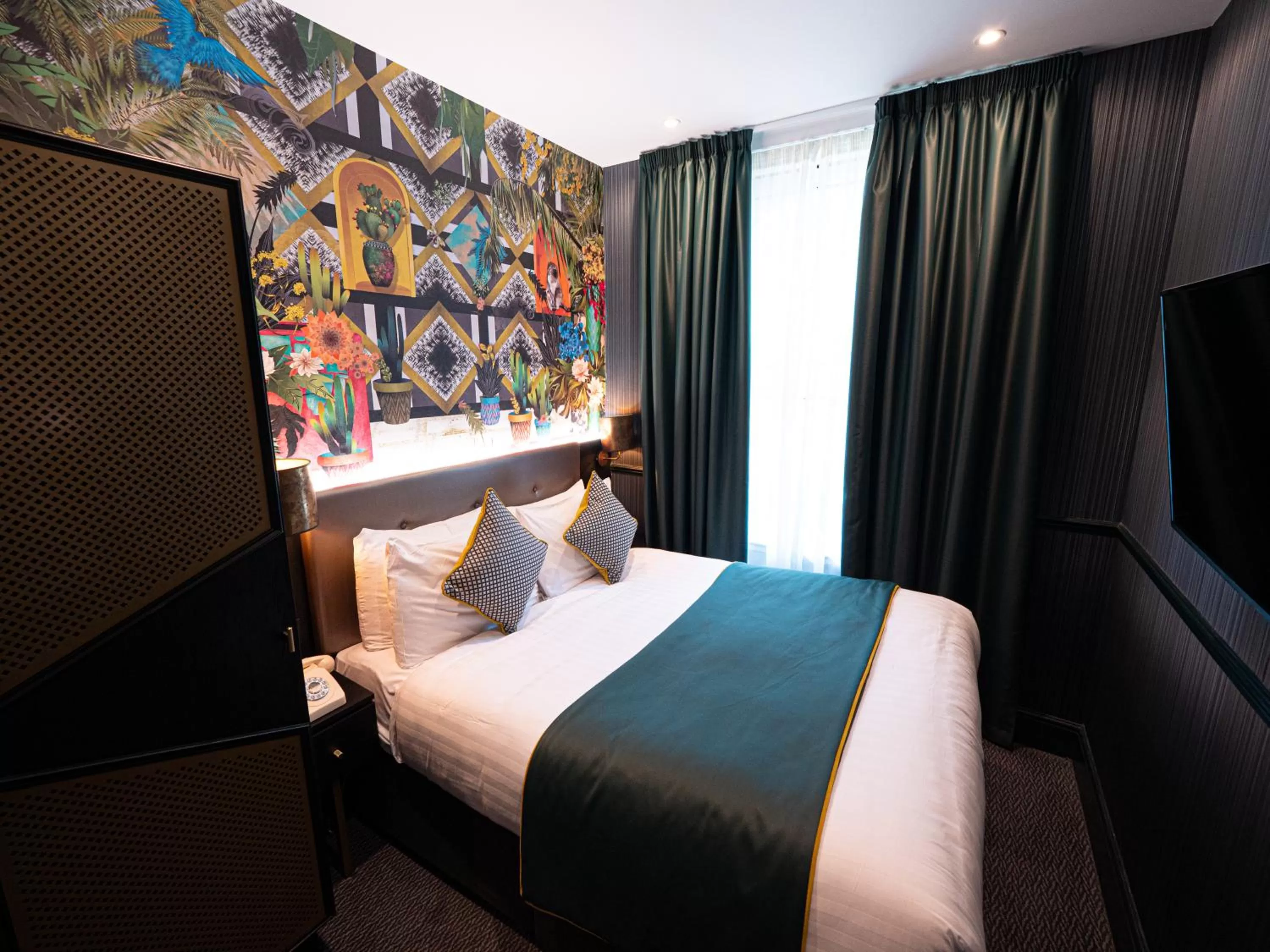 Bed in Hyde Park Green