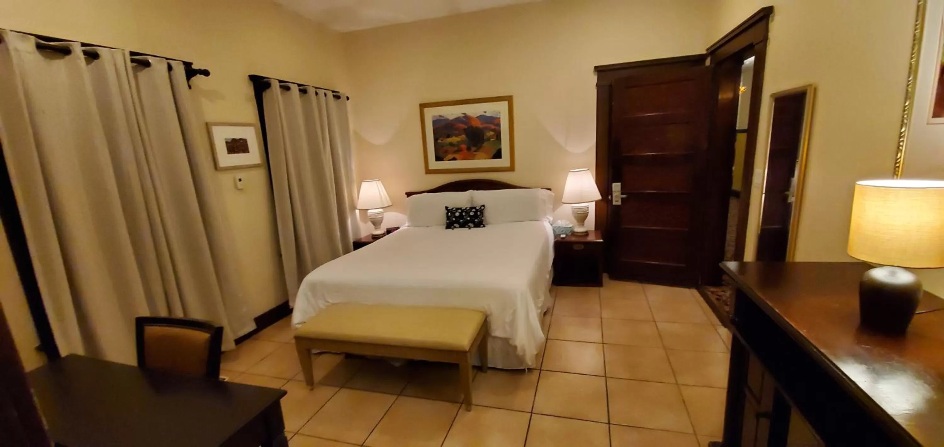 Bed in Glen Tavern Inn