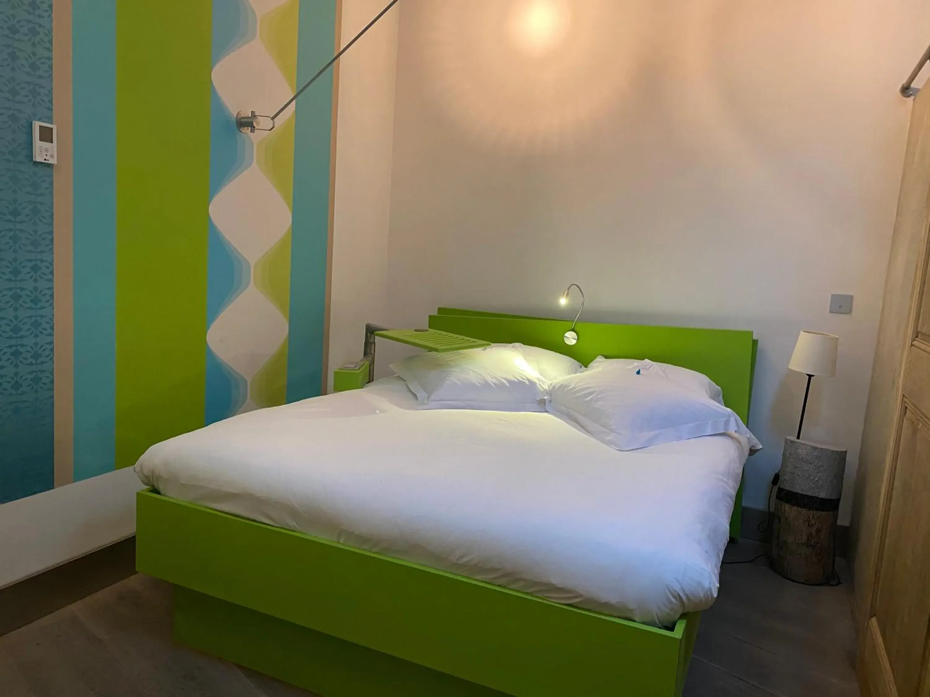 Bed in Hôtel Le Dormeur du Val Bed in Hôtel Le Dormeur du Val