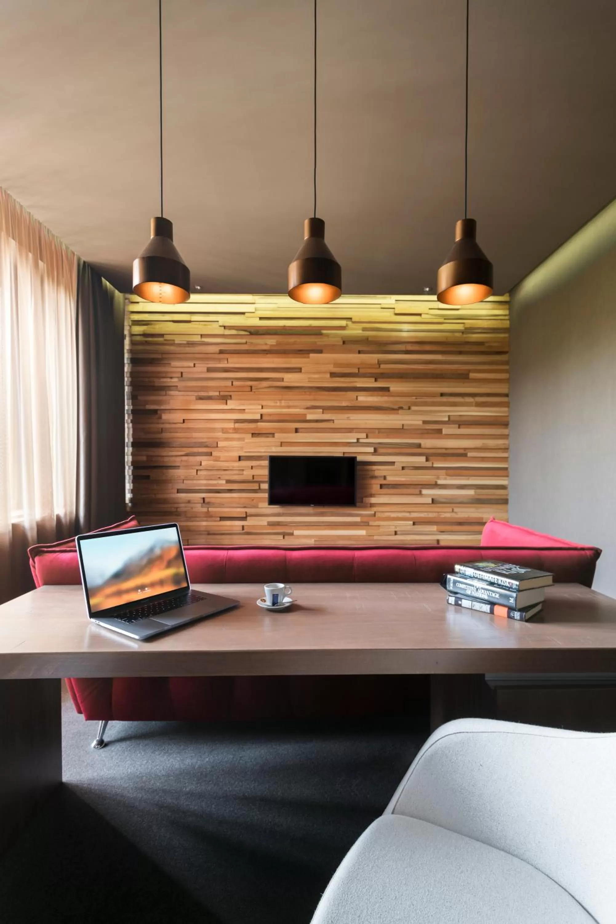 Living room, Bed in Jolly Alon Hotel & Business Center