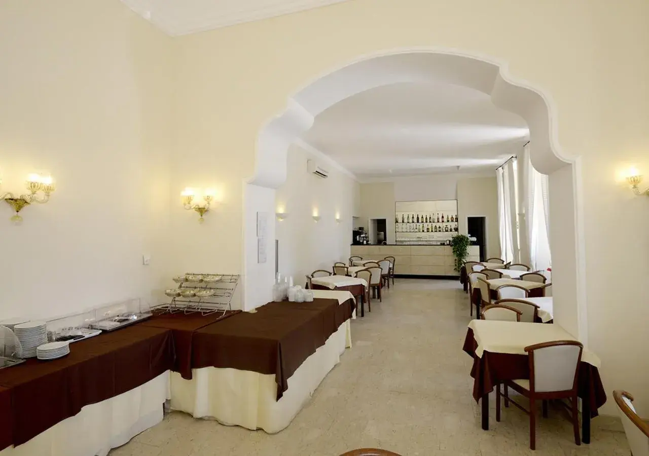 Lounge or bar, Restaurant/Places to Eat in Hotel Mediterranee