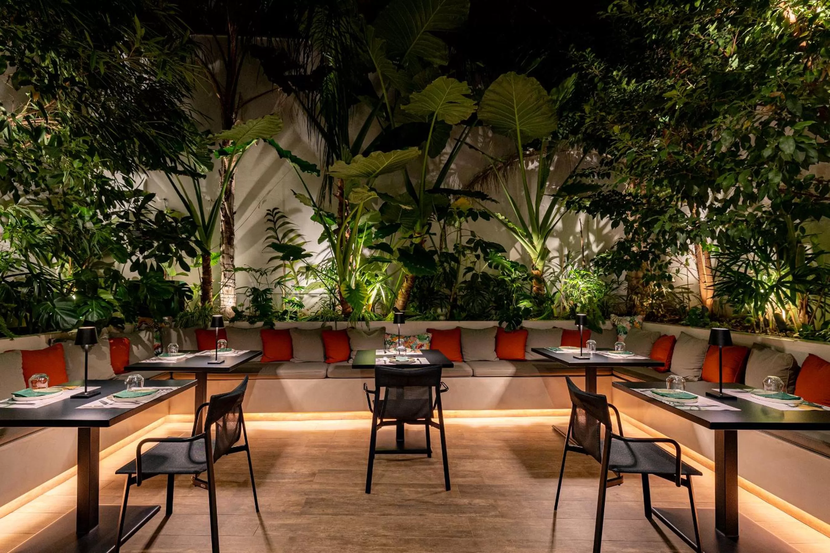 Restaurant/places to eat in Ivis 4 Boutique Hotel