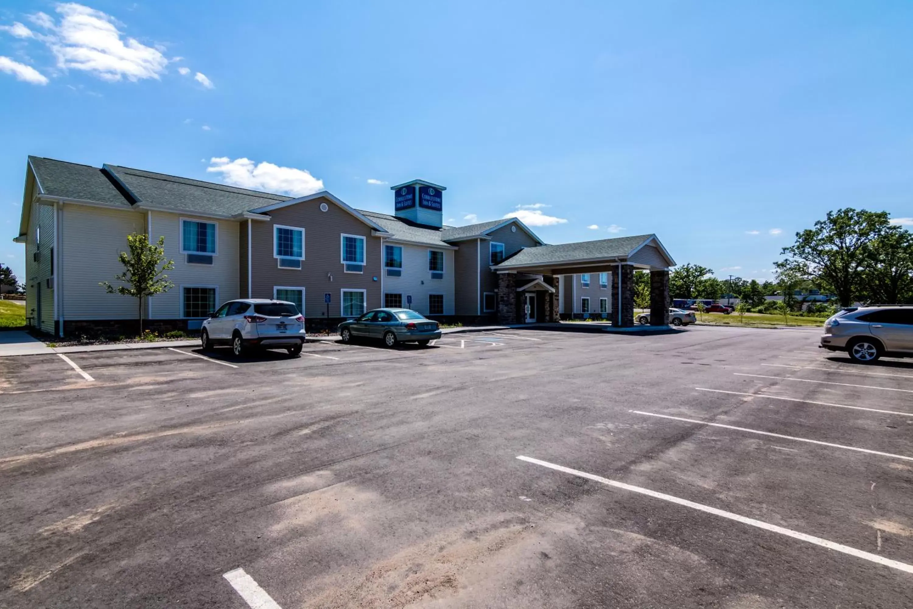 Property building in Cobblestone Inn & Suites - Barron Property building in Cobblestone Inn & Suites - Barron