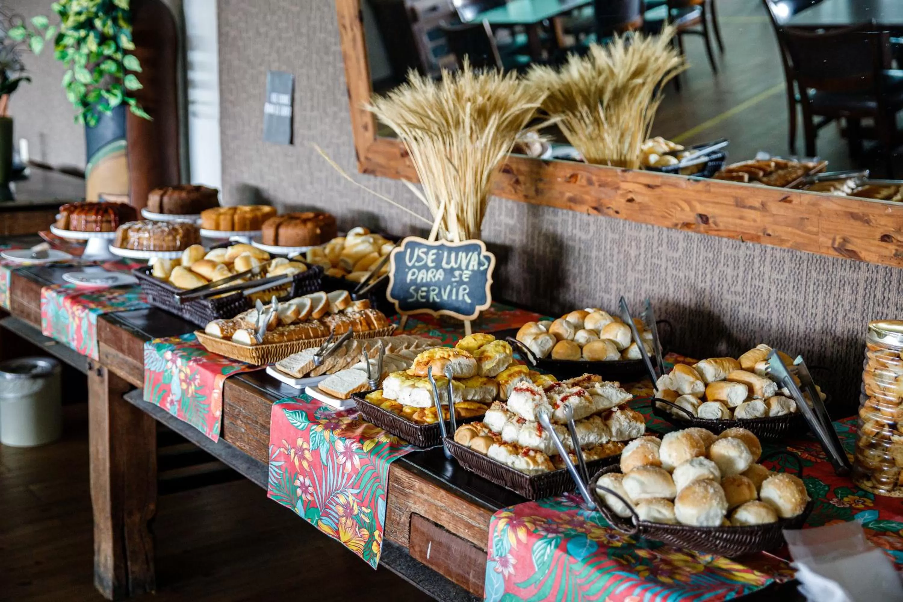 Buffet breakfast in Villa Hípica Resort