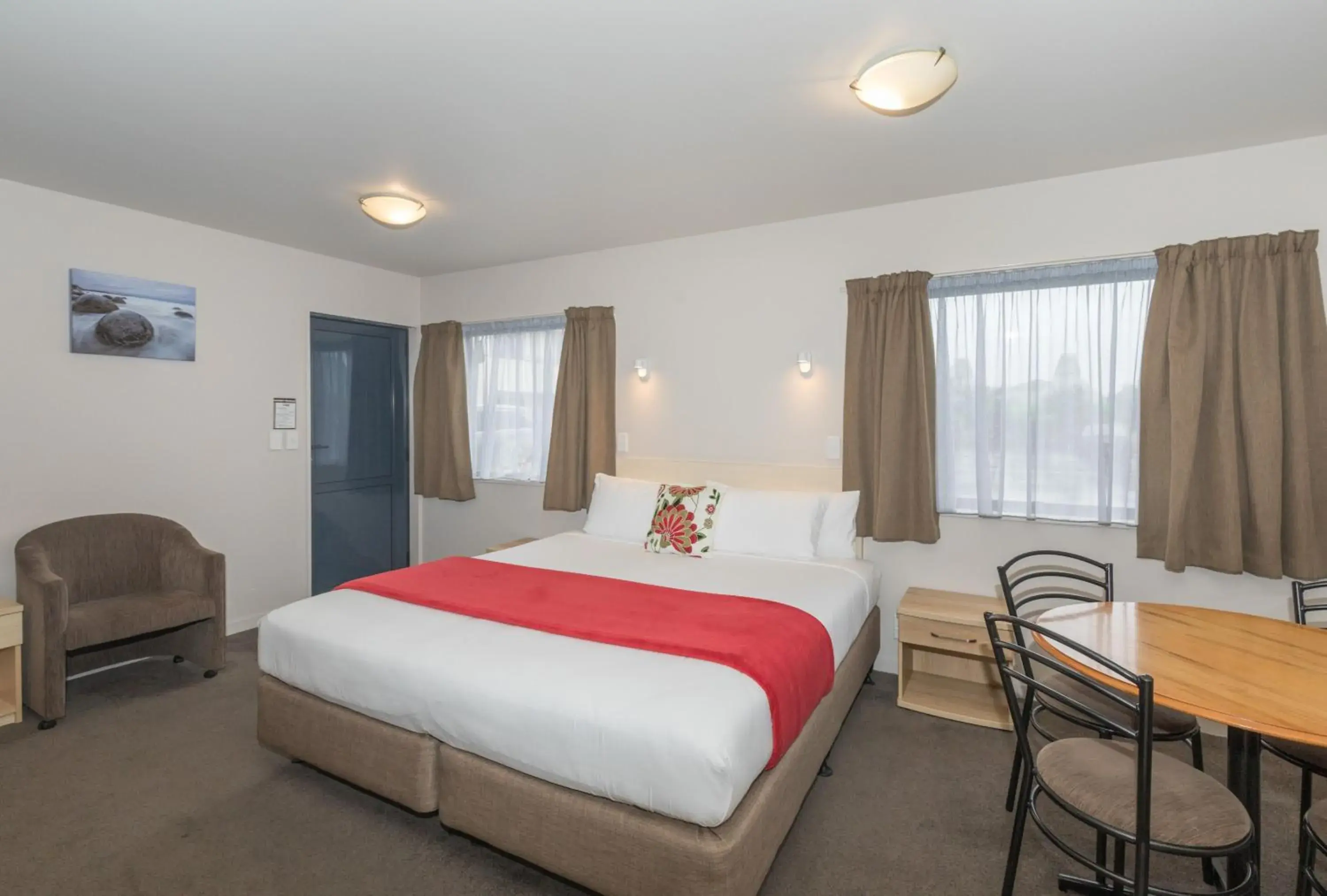 Photo of the whole room, Bed in Bella Vista Motel Oamaru