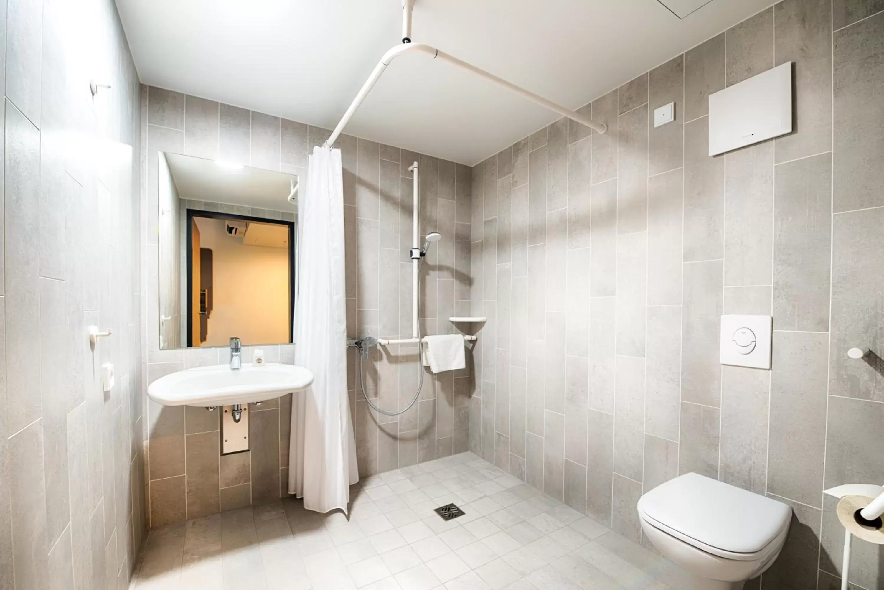 Bathroom in B&B Hotel Ravensburg