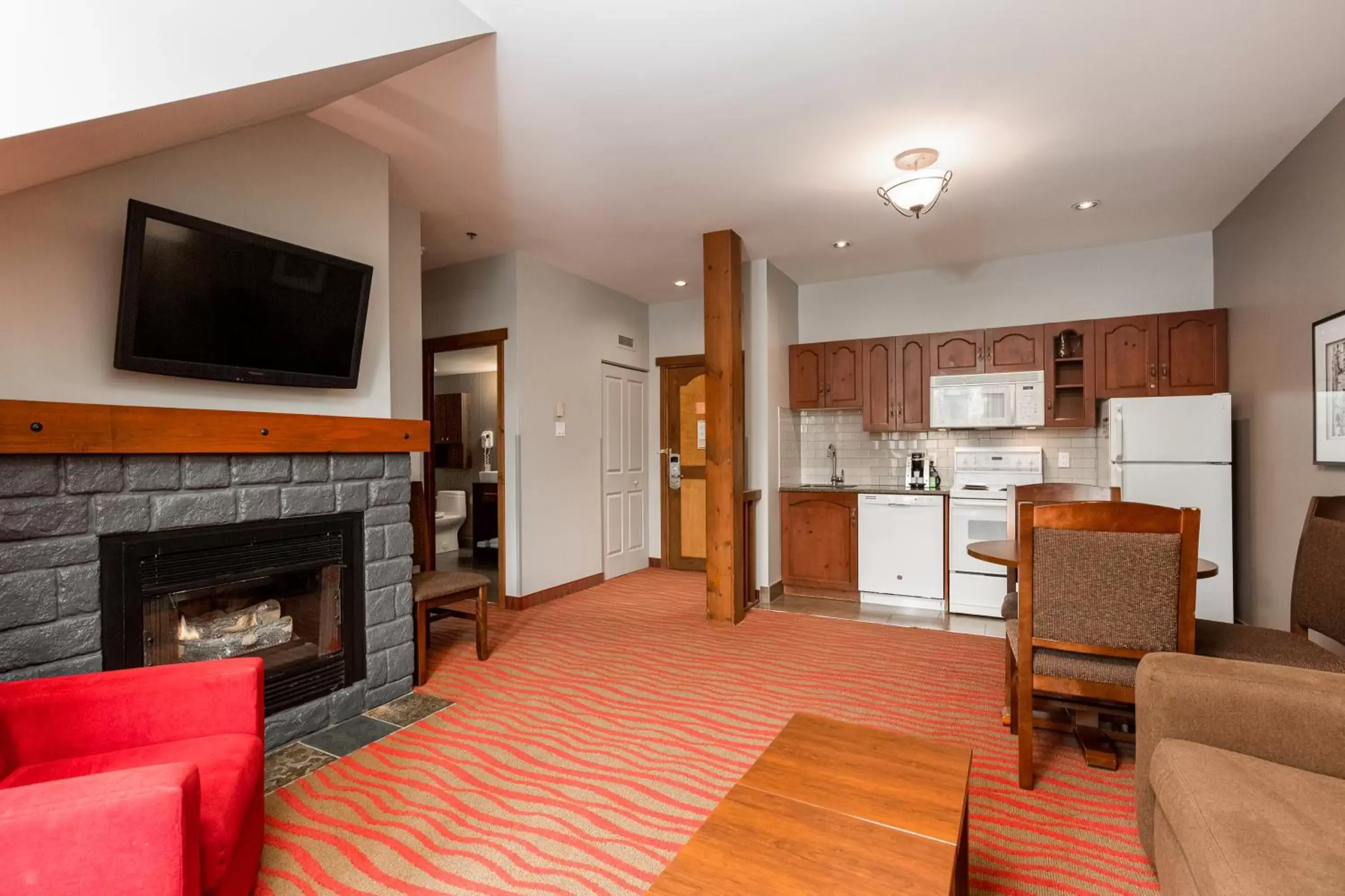 Photo of the whole room, Kitchen/Kitchenette in La Tour des Voyageurs II