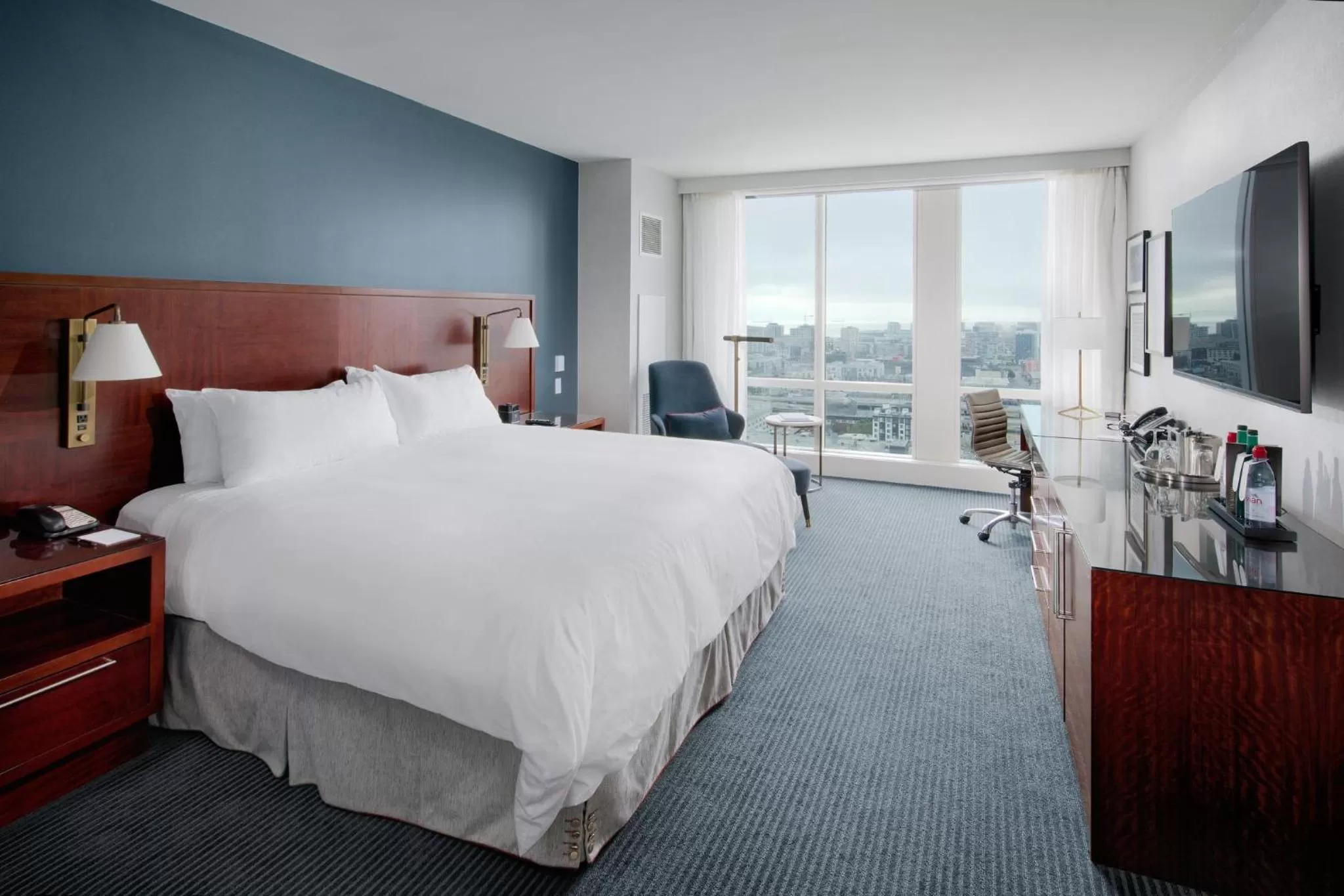 Photo of the whole room, Bed in InterContinental San Francisco by IHG
