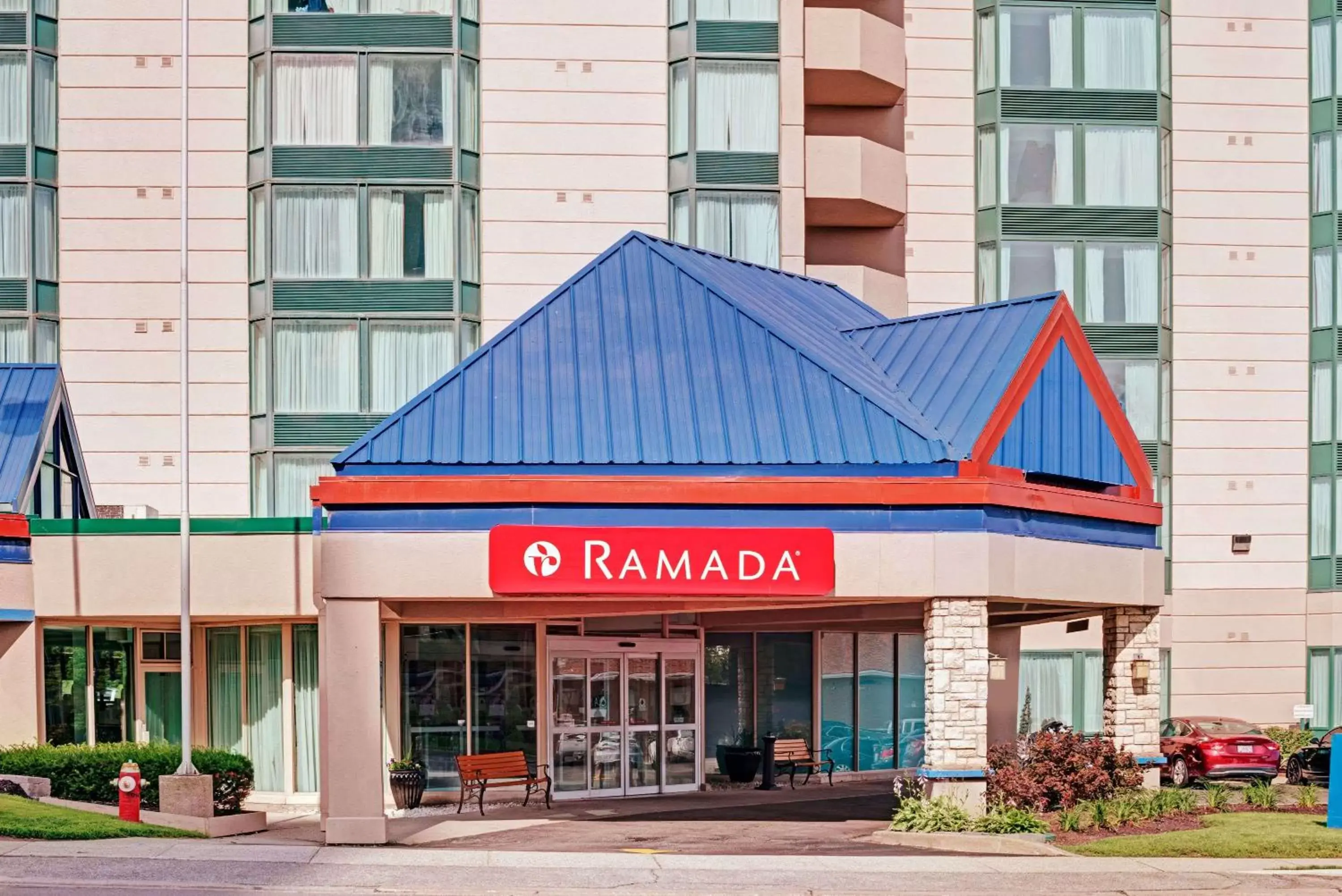 Property Building in Ramada by Wyndham Niagara Falls/Fallsview