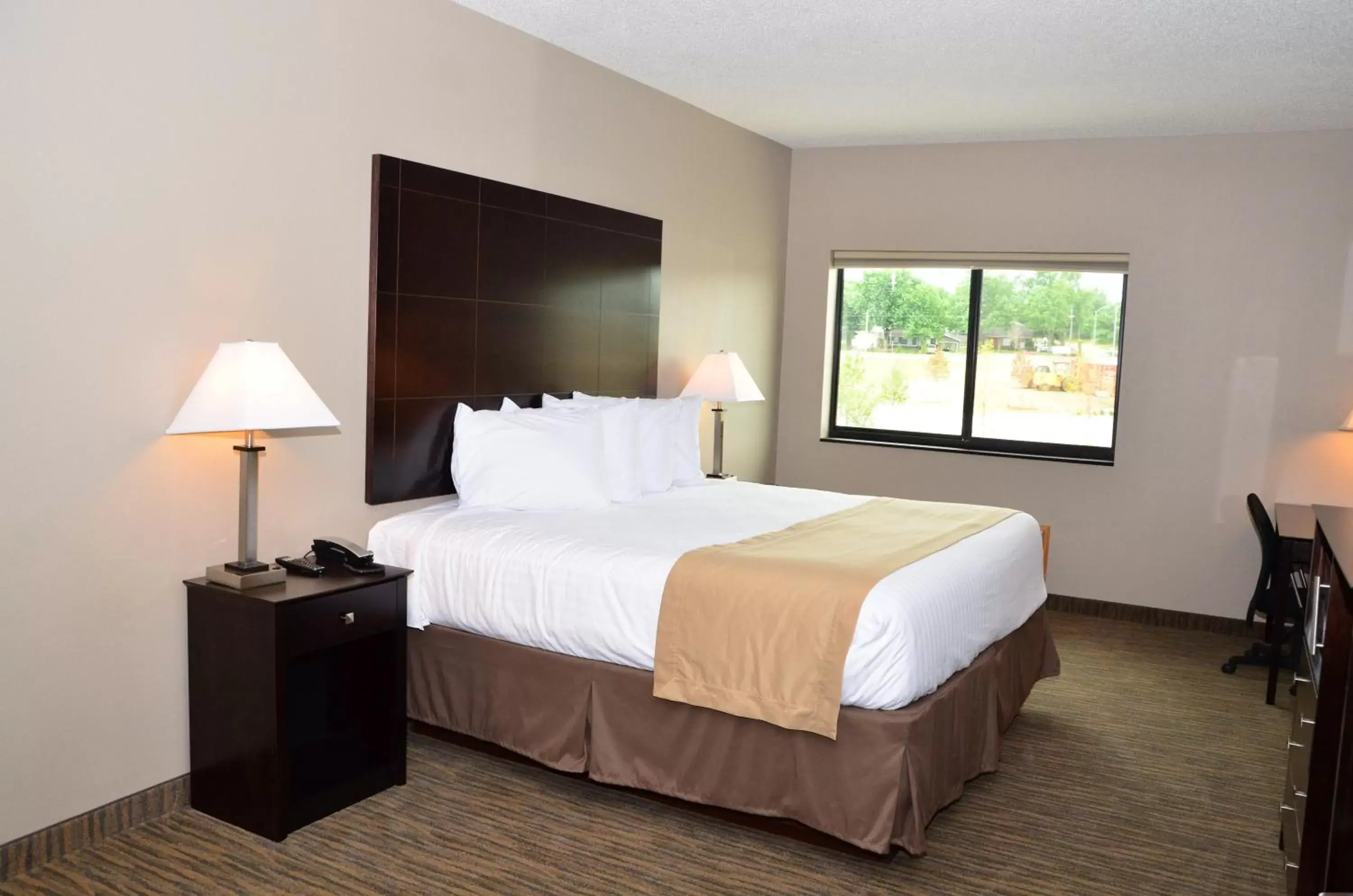 King Room - Disability Access in Qube Hotel - Polk City