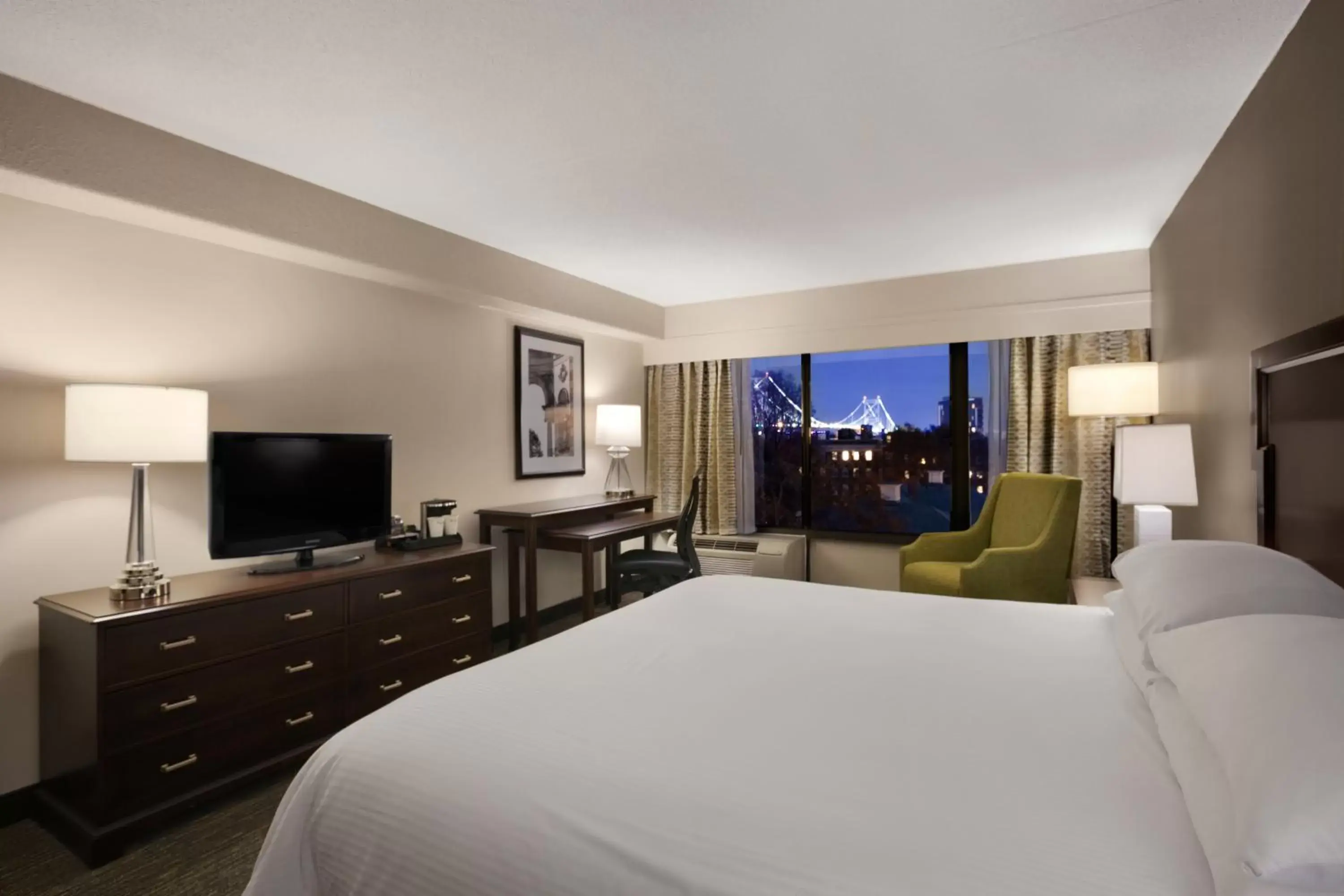 1 King Bed, Deluxe Mobility Accessible Room, Non-Smoking, in Wyndham Philadelphia-Historic District 1 King Bed, Deluxe Mobility Accessible Room, Non-Smoking, in Wyndham Philadelphia-Historic District