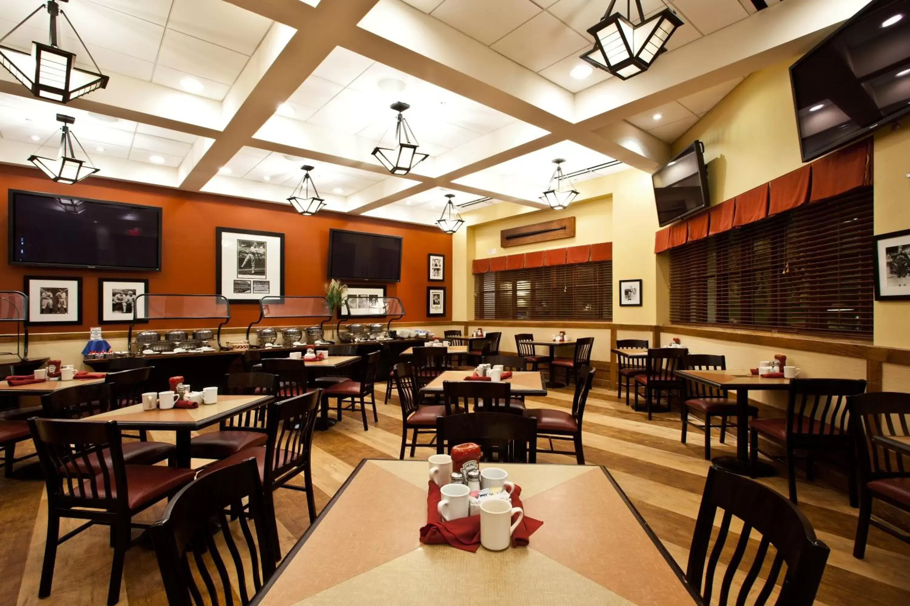 Restaurant/Places to Eat in Crowne Plaza Hotel Fort Myers at Bell Tower Shops, an IHG Hotel
