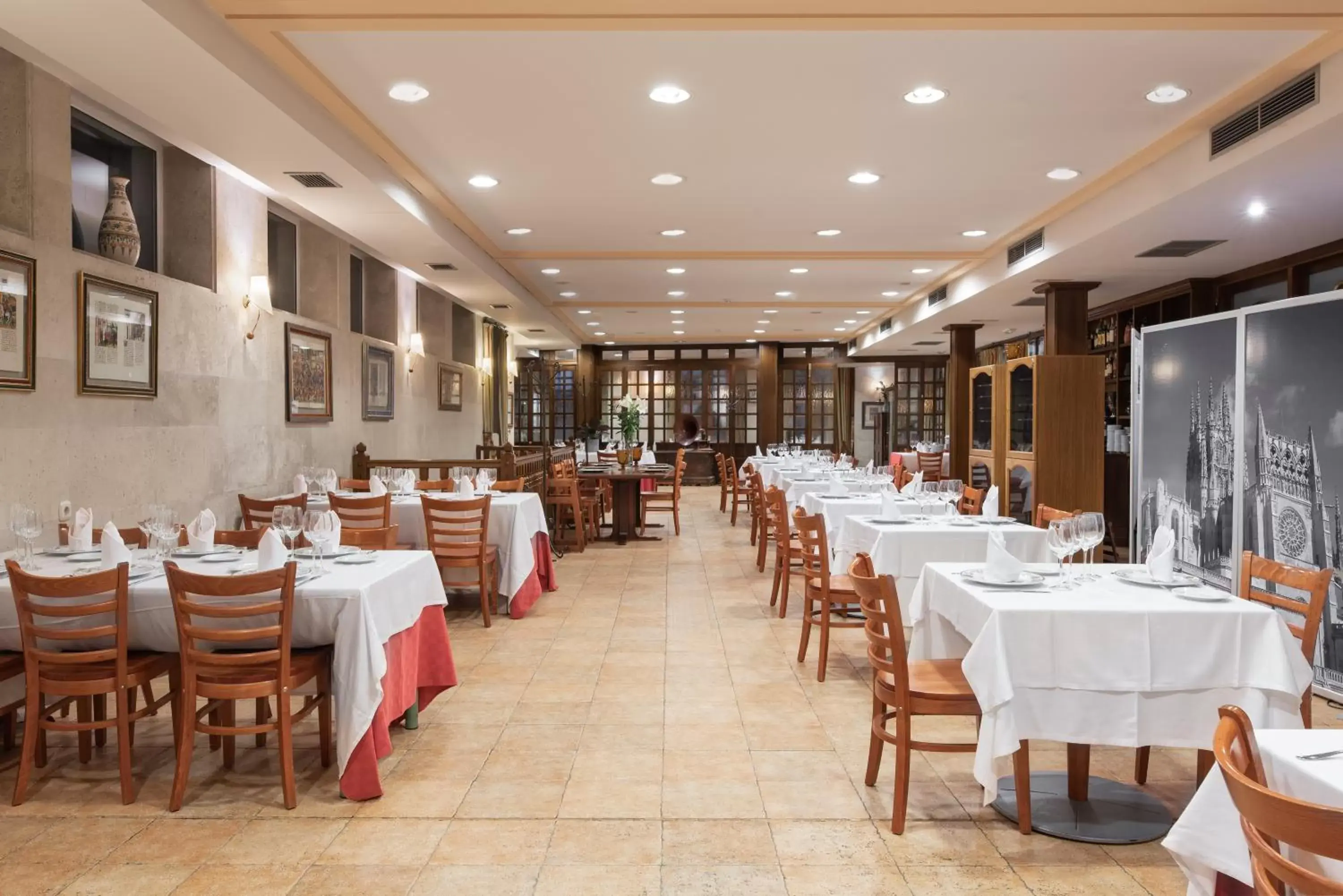 Restaurant/Places to Eat in Crisol Mesón del Cid
