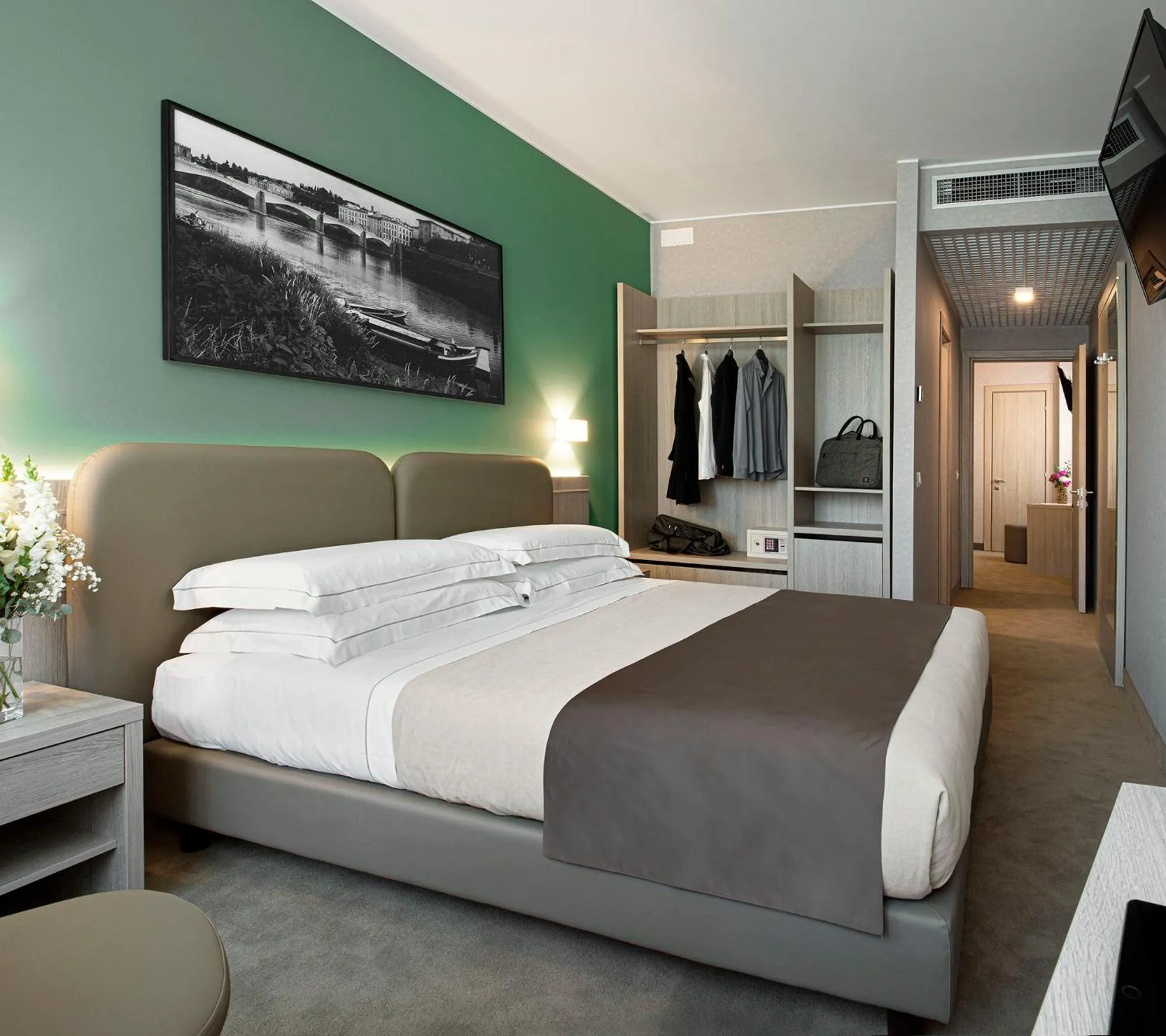 Bed in Hotel Raffaello