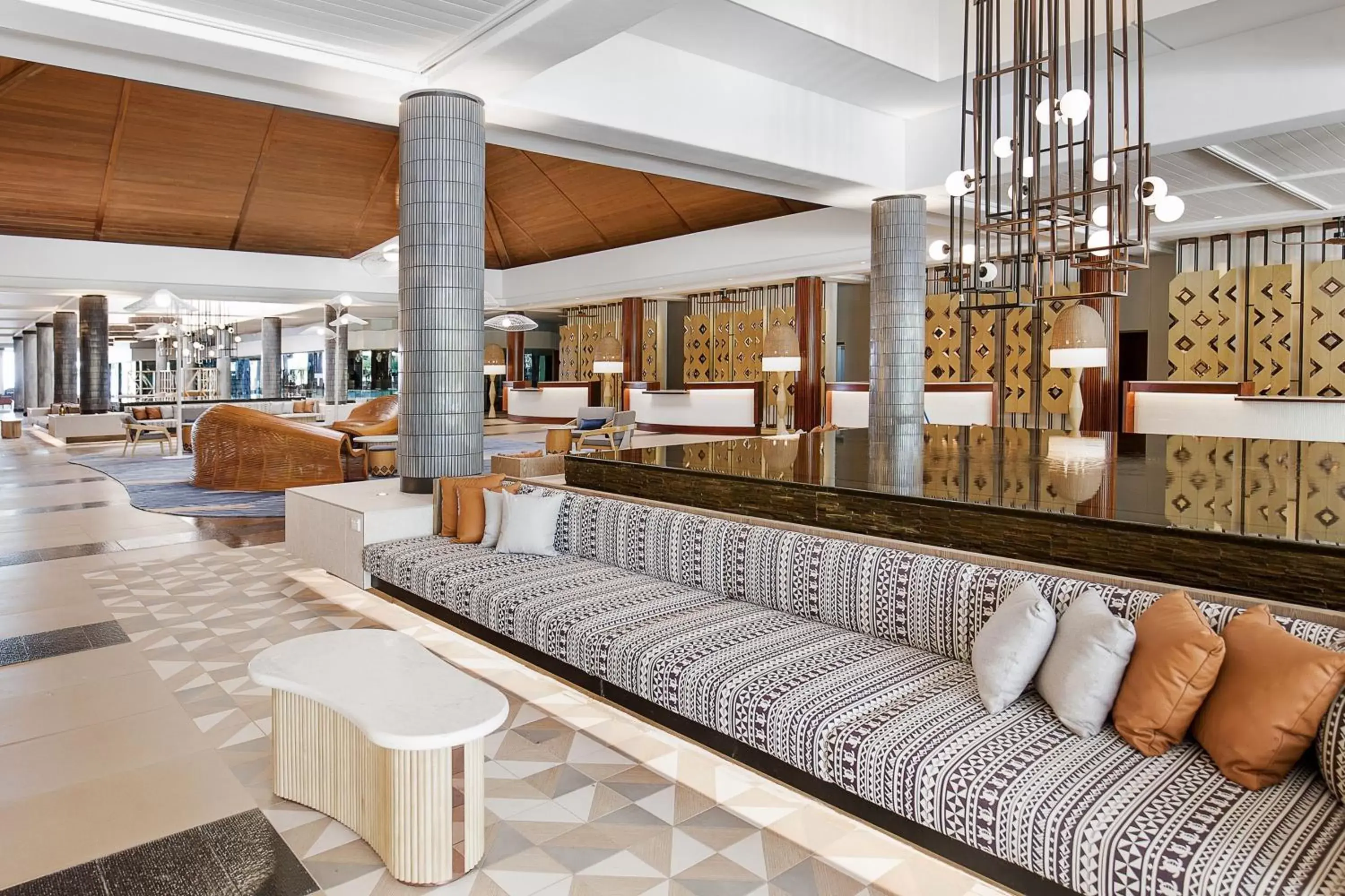 Lobby or reception, Lounge/Bar in Sheraton Fiji Golf & Beach Resort
