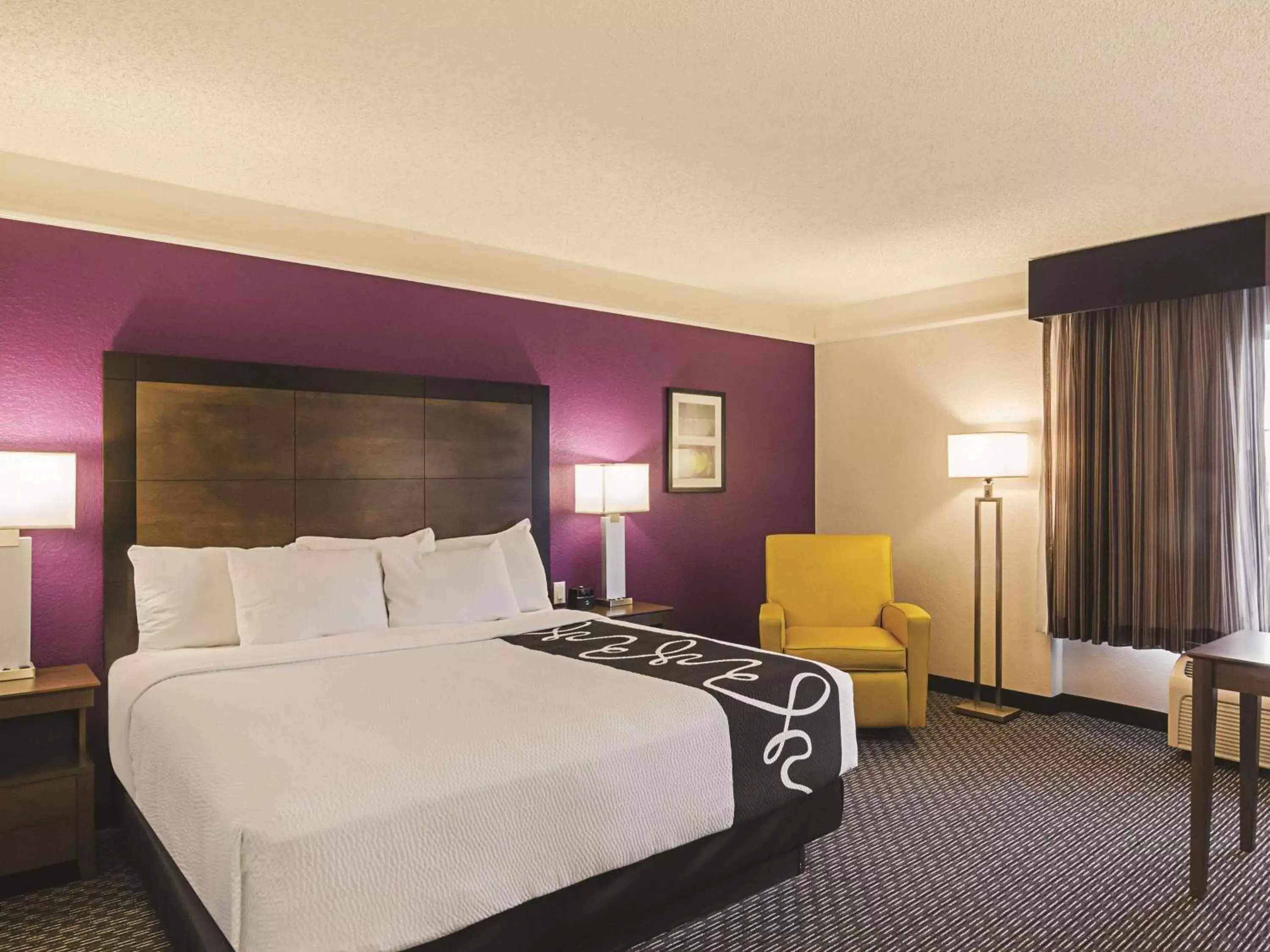 Photo of the whole room, Bed in La Quinta by Wyndham Denver Airport DIA