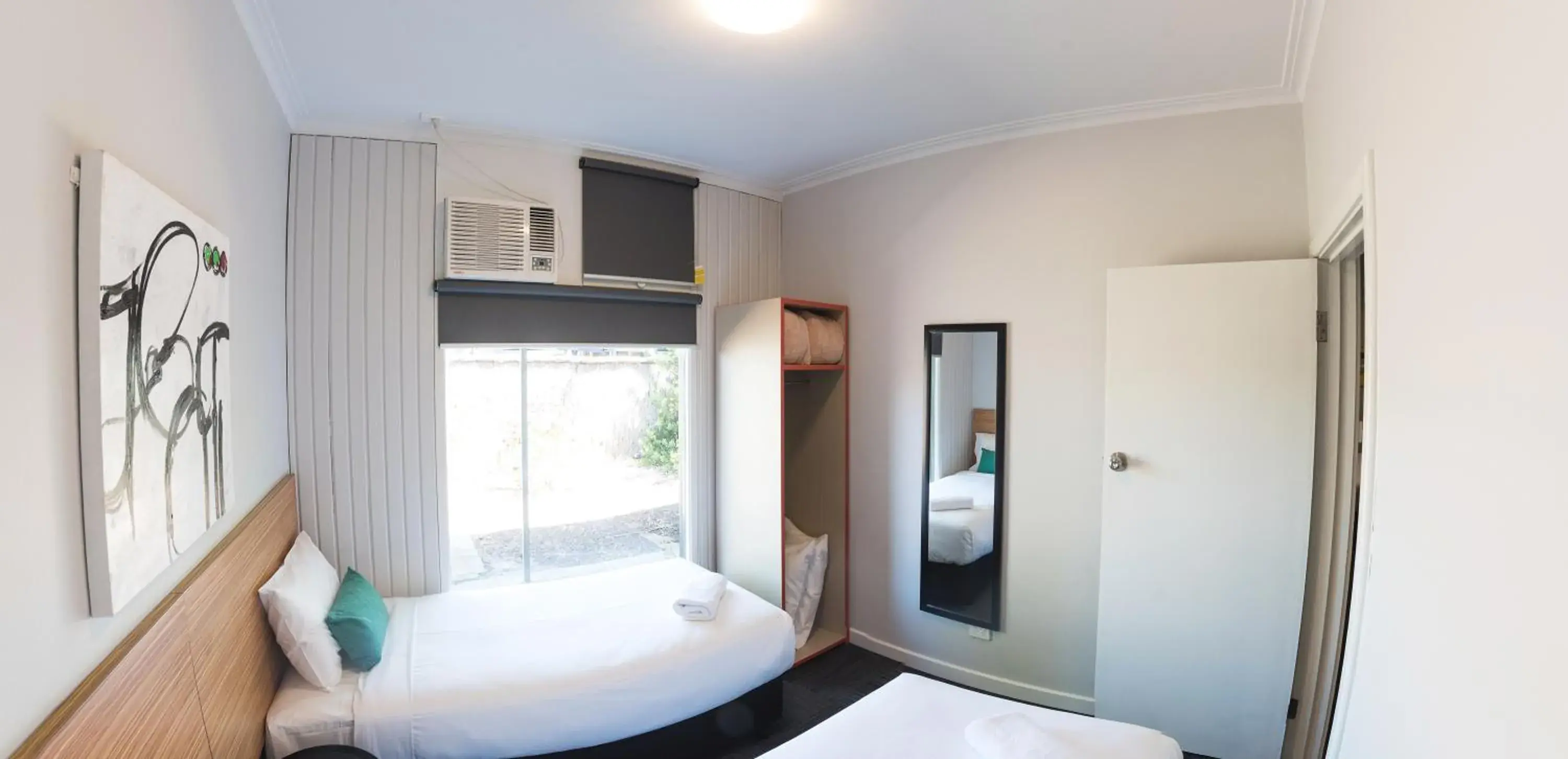 Bed, Bathroom in Links Hotel