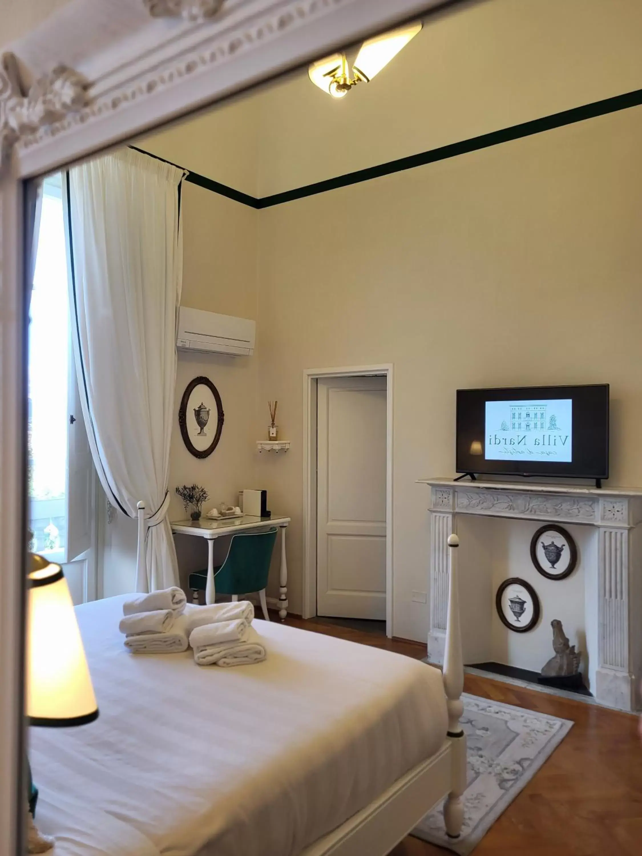 Decorative detail, Bed in Villa Nardi - Residenza D'Epoca