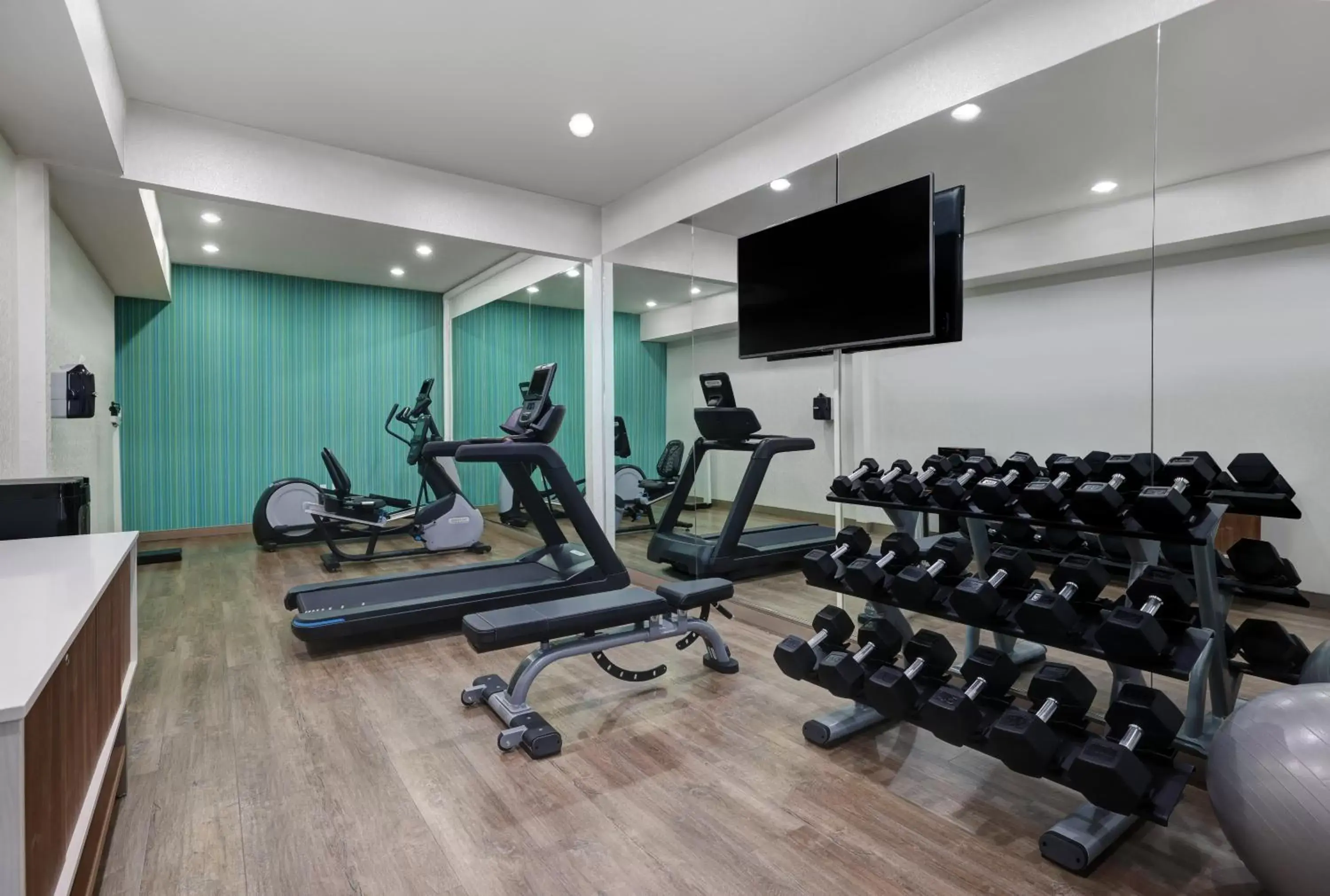 Fitness centre/facilities, Fitness Center/Facilities in Holiday Inn Express Newport, an IHG Hotel