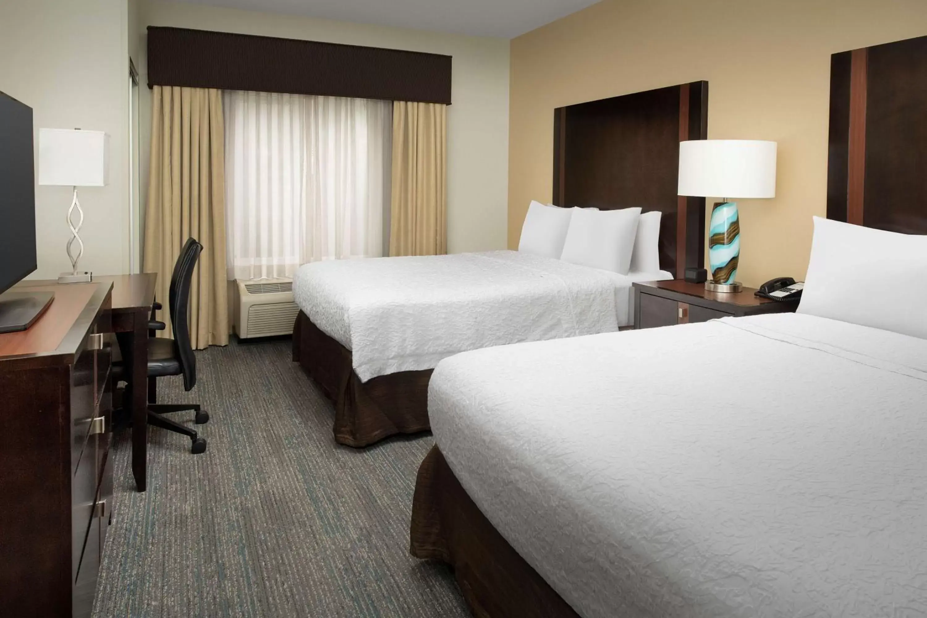 Bedroom, Bed in Hampton Inn & Suites Alpharetta-Windward
