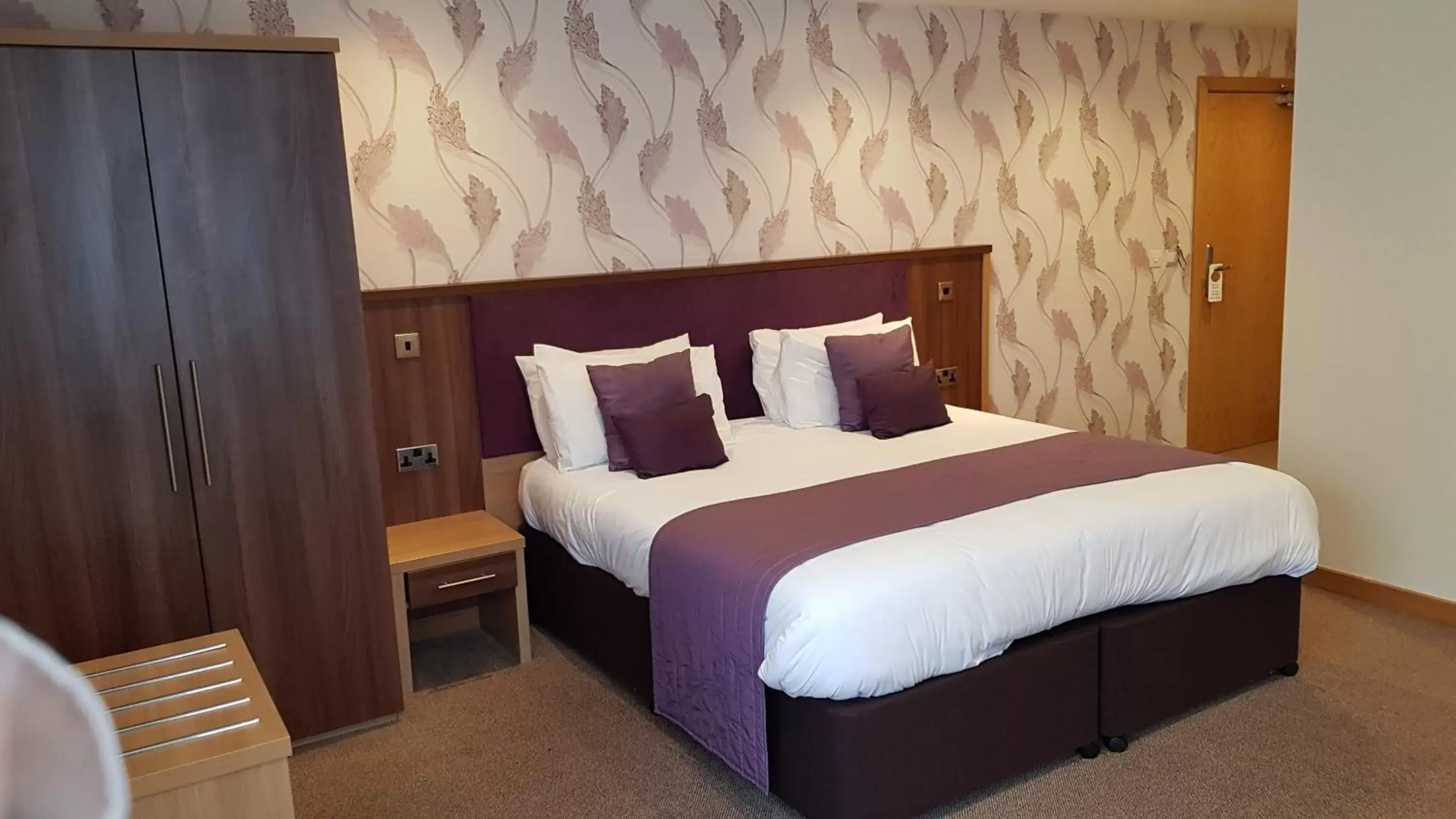 Shower, Bed in Weald of Kent Golf Course and Hotel