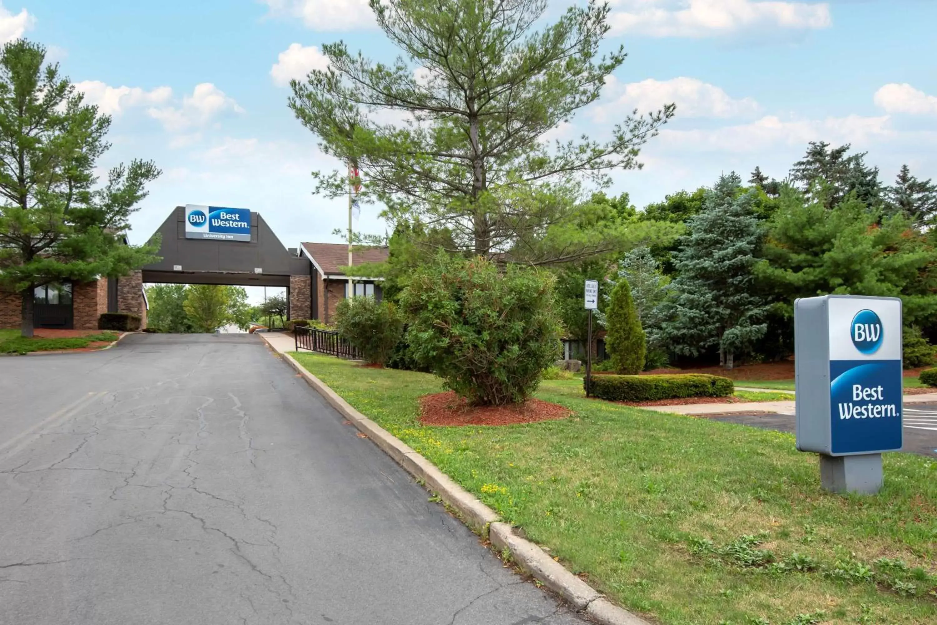 Property building in Best Western University Inn Property building in Best Western University Inn