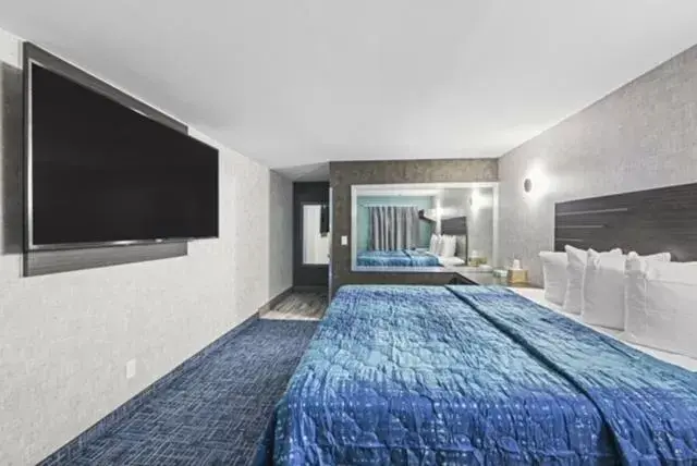 Bedroom, Swimming Pool in Hotel OPUS Bronx Near Bay Plaza Mall