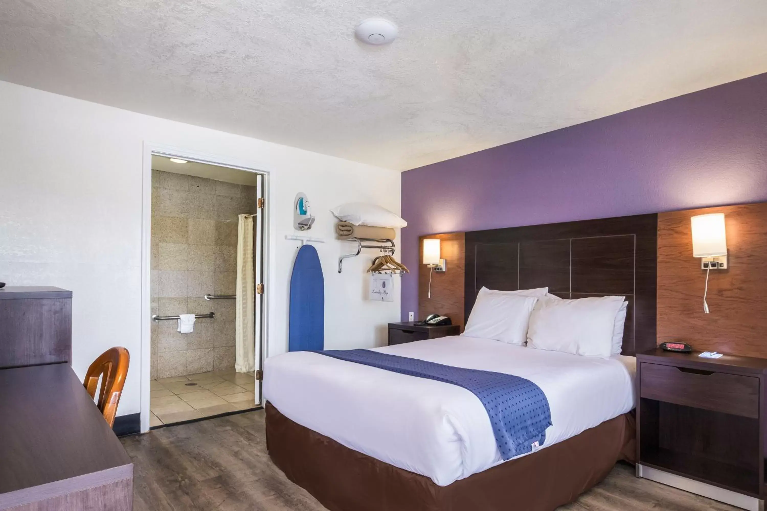 Bed in Rodeway Inn near Downtown Monterey