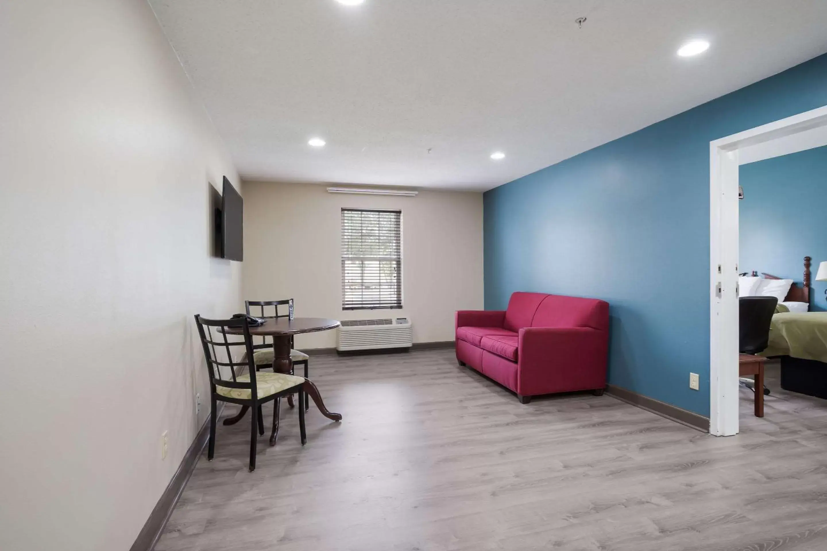 Photo of the whole room, Seating Area in Quality Inn Wilmington