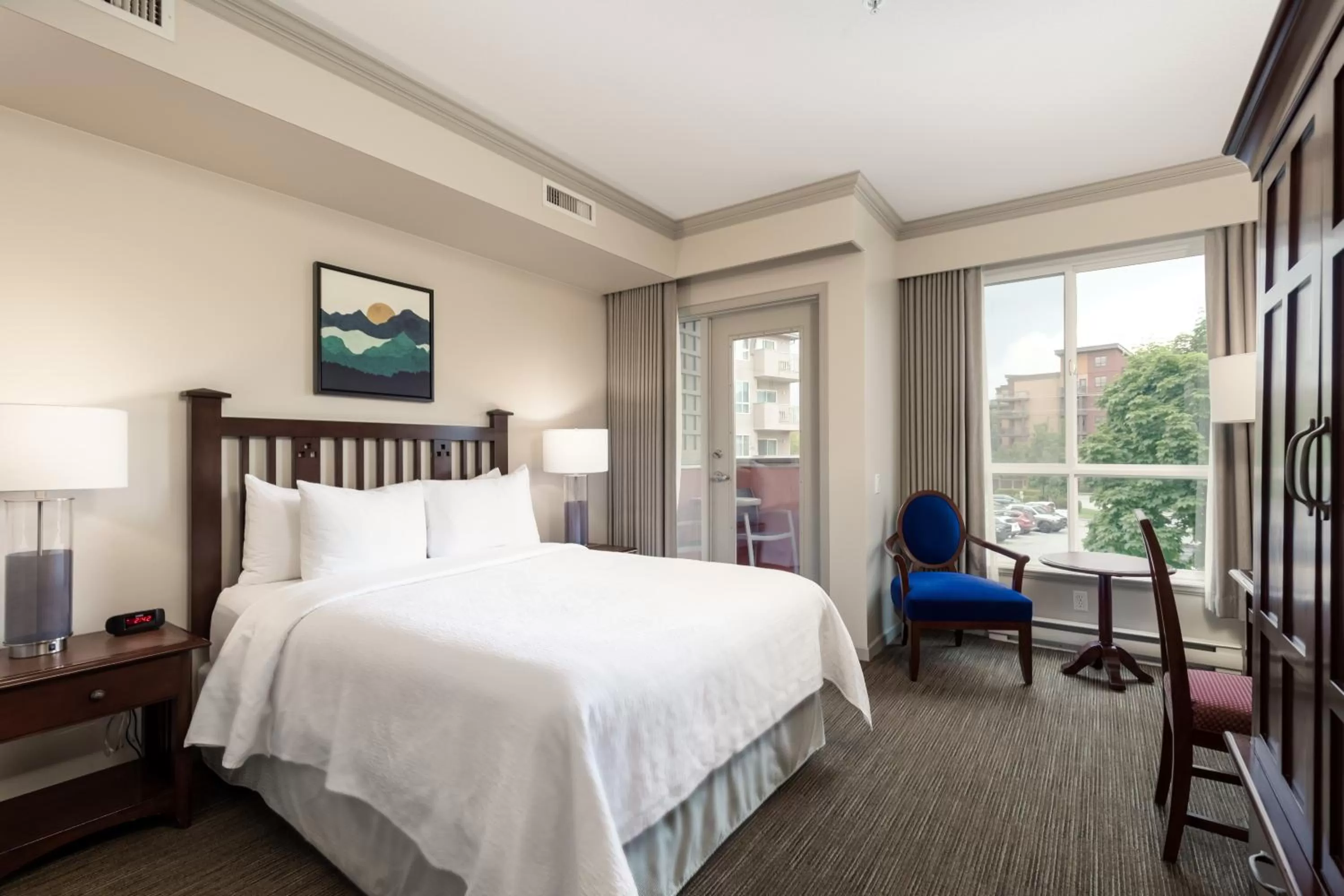Facility for disabled guests, Bed in Manteo at Eldorado Resort
