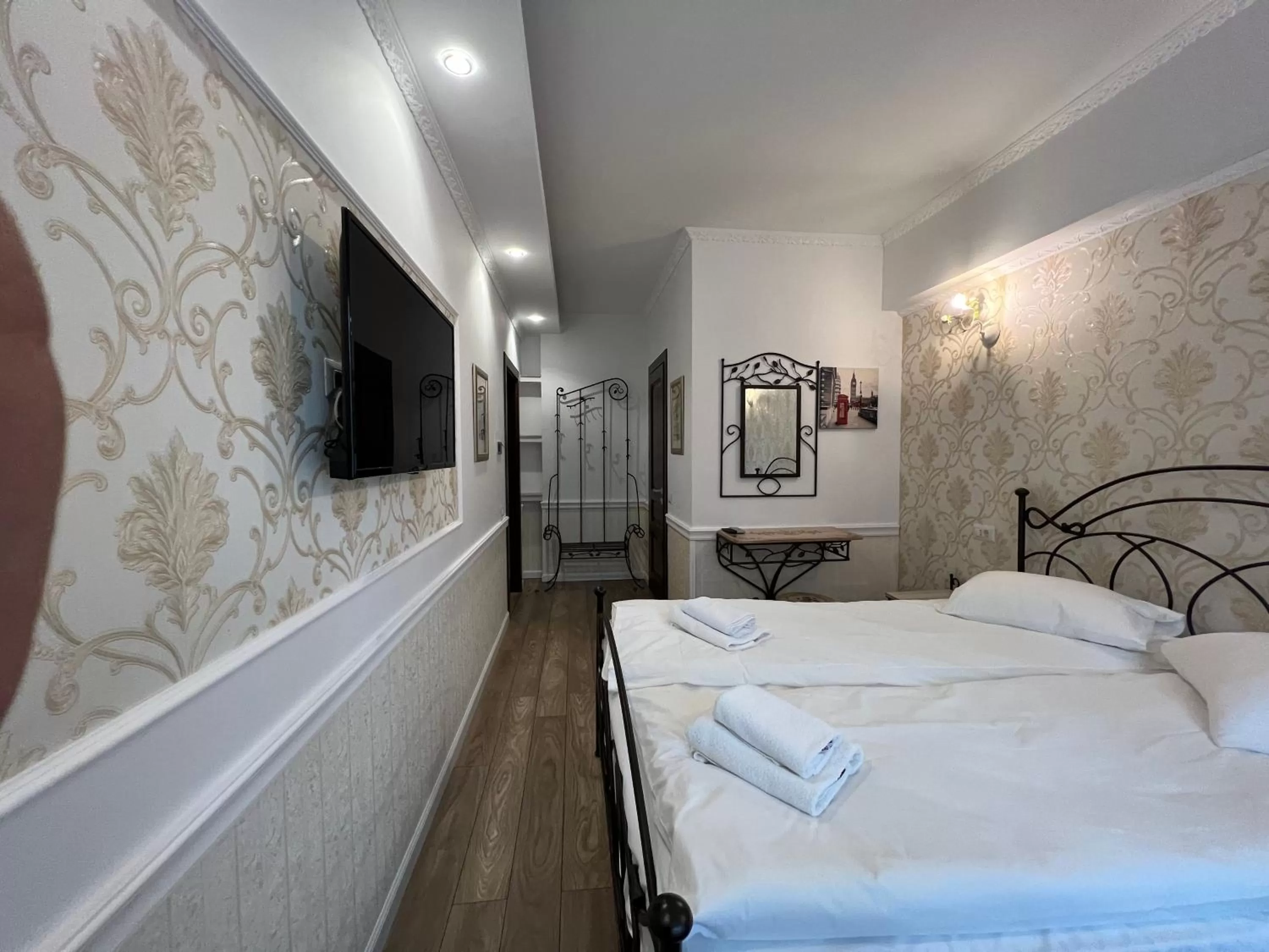 Bed in Hotel Boutique Cathedral Plaza Residences room for rent downtown