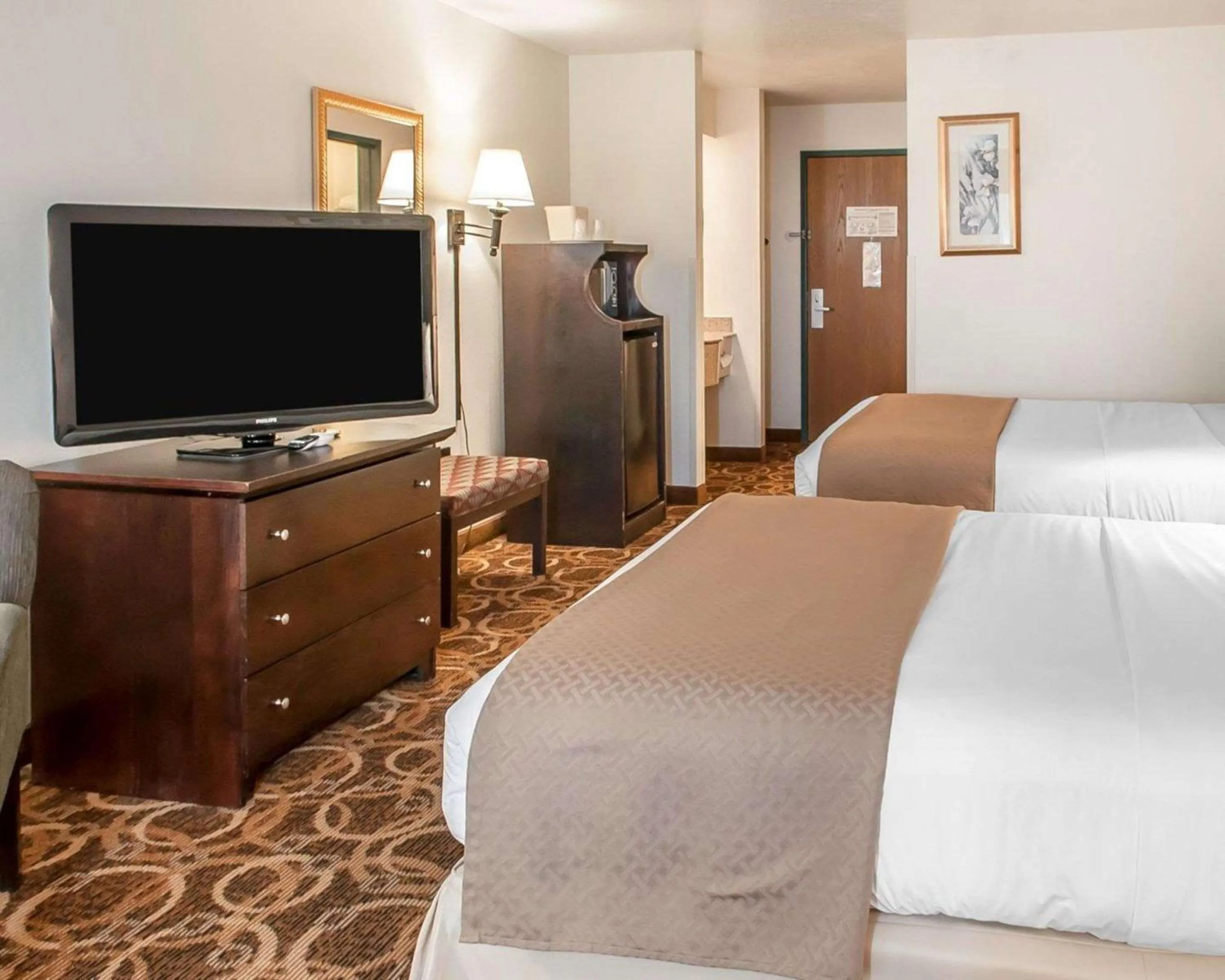 Photo of the whole room, Bed in Premier Extended Stay Hobbs