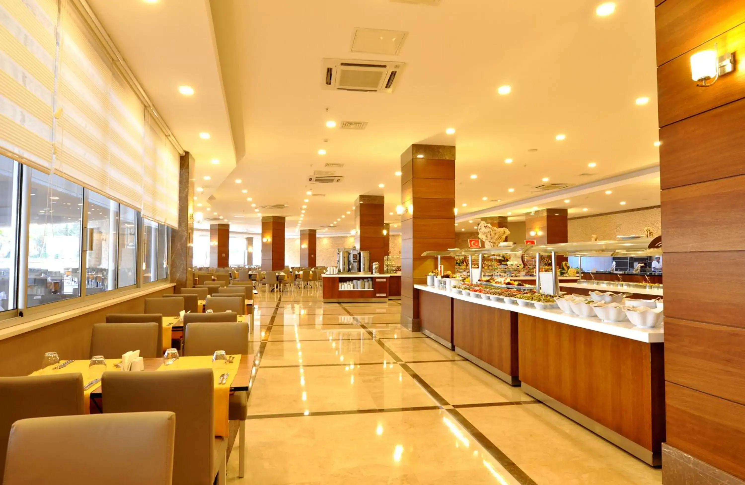 Restaurant/Places to Eat in Ramada Resort Side