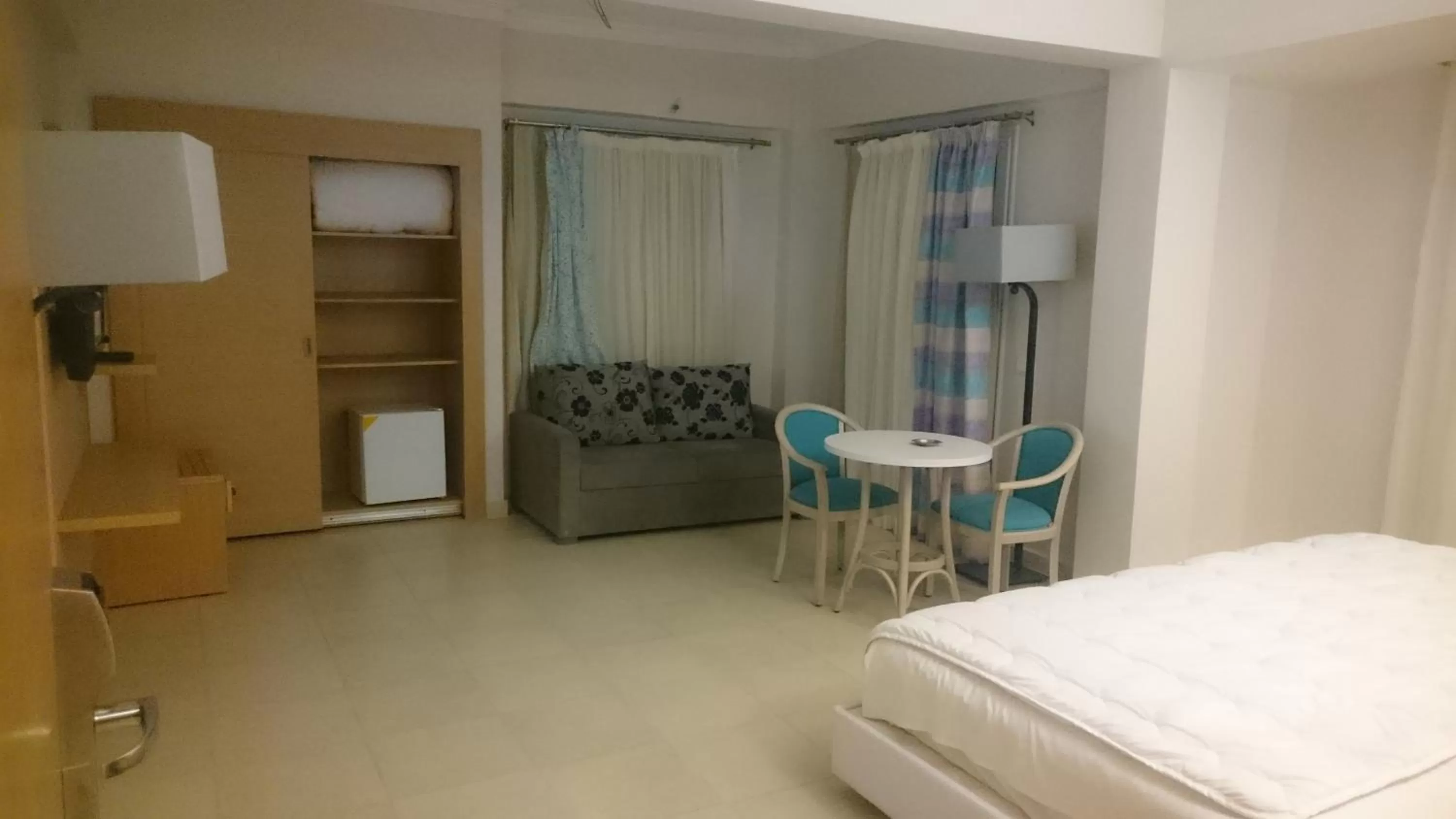 TV/Entertainment Center in Negresco Hotel