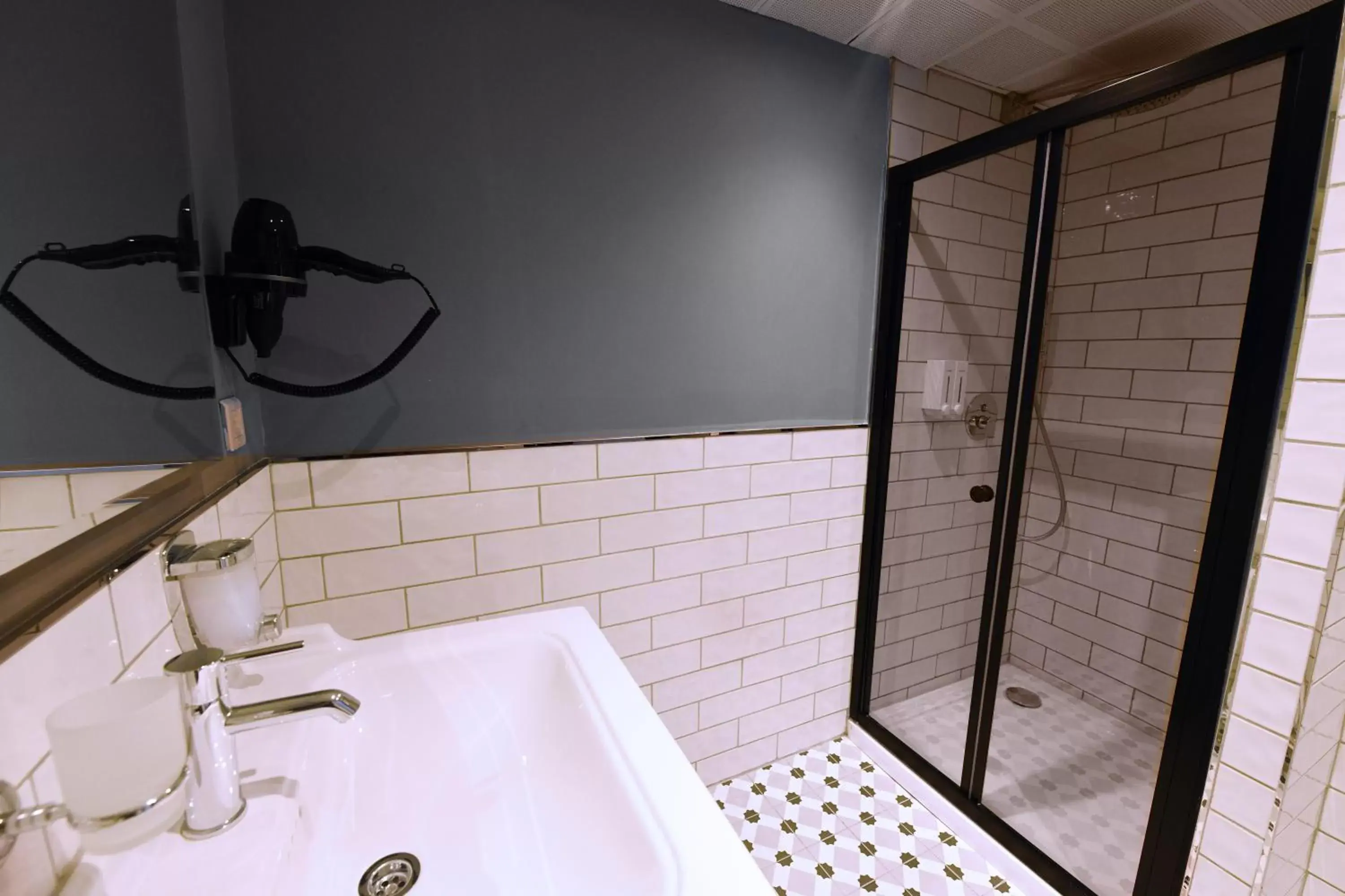 Shower, Bathroom in Inncity Hotel Nisantasi