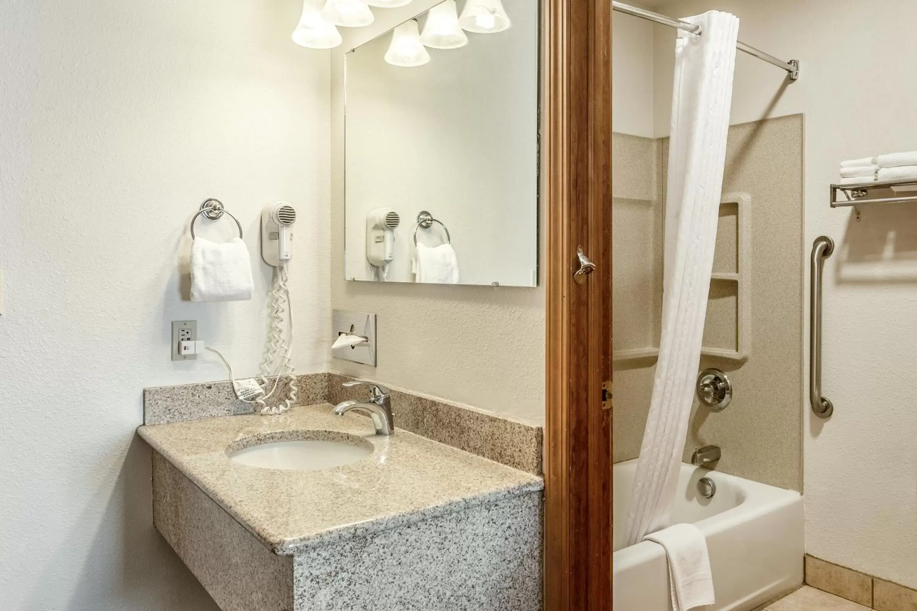 Bathroom in Americas Best Value Inn Burns Bathroom in Americas Best Value Inn Burns