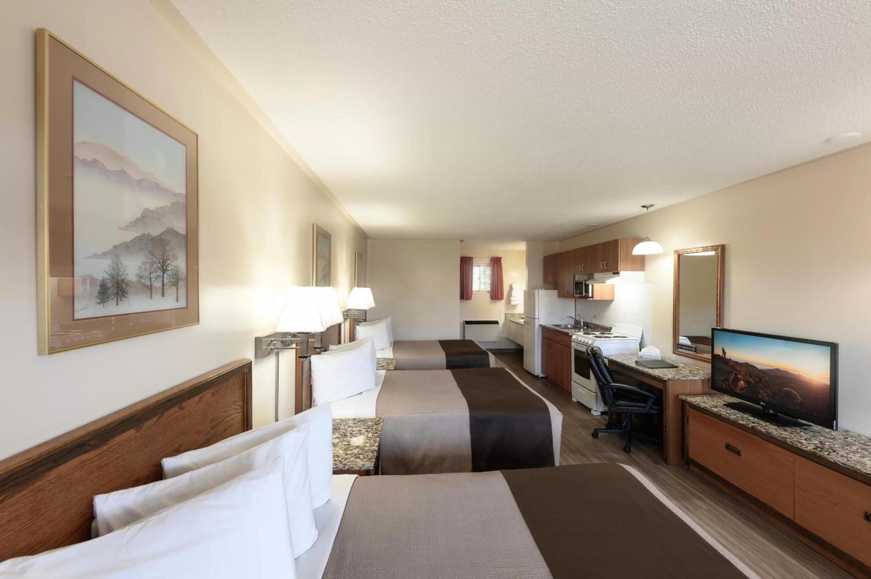 Photo of the whole room, Bed in Newmarket Inn