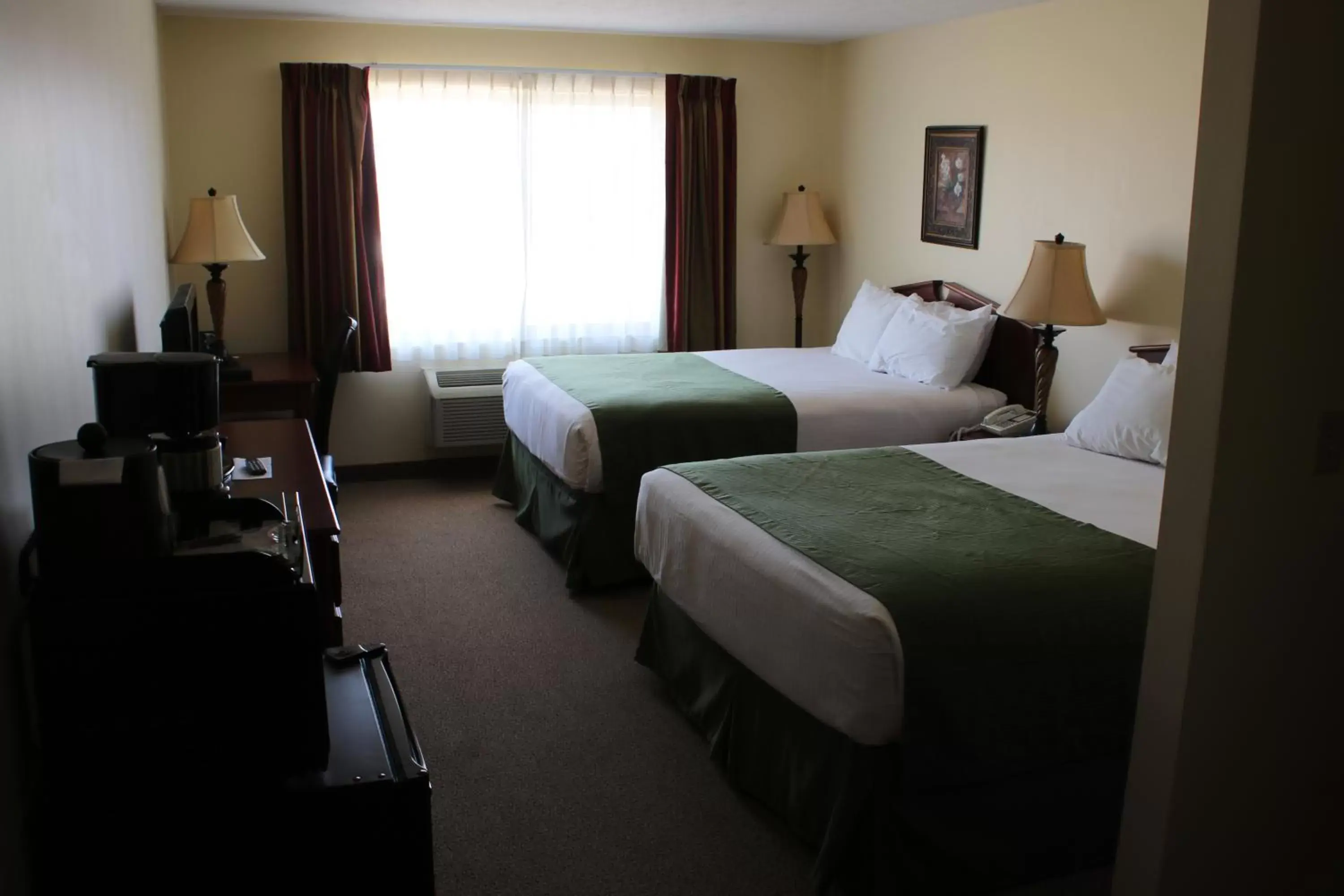 Photo of the whole room, Bed in The Edgewood Hotel and Suites