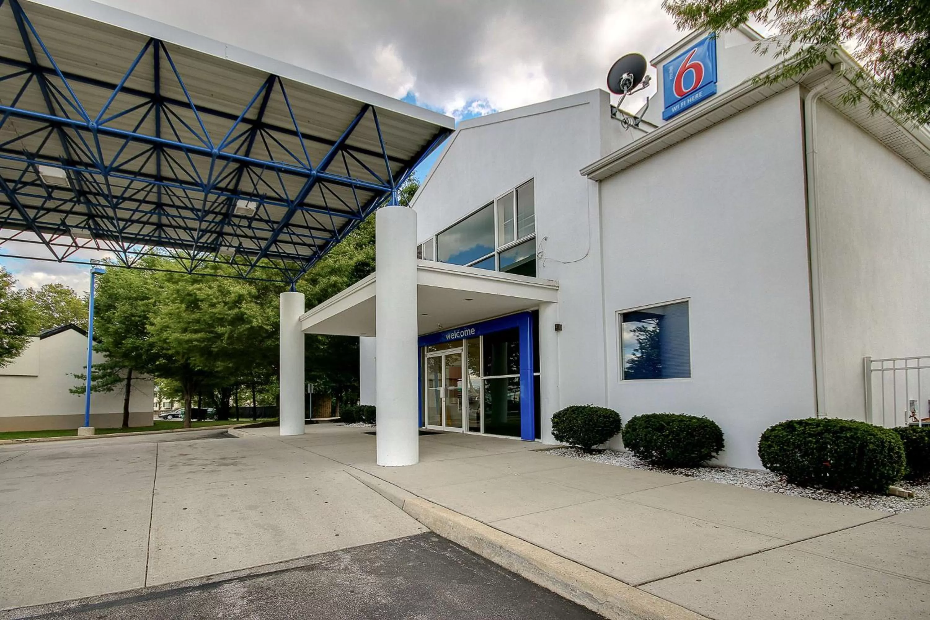 Property building in Motel 6 King Of Prussia PA