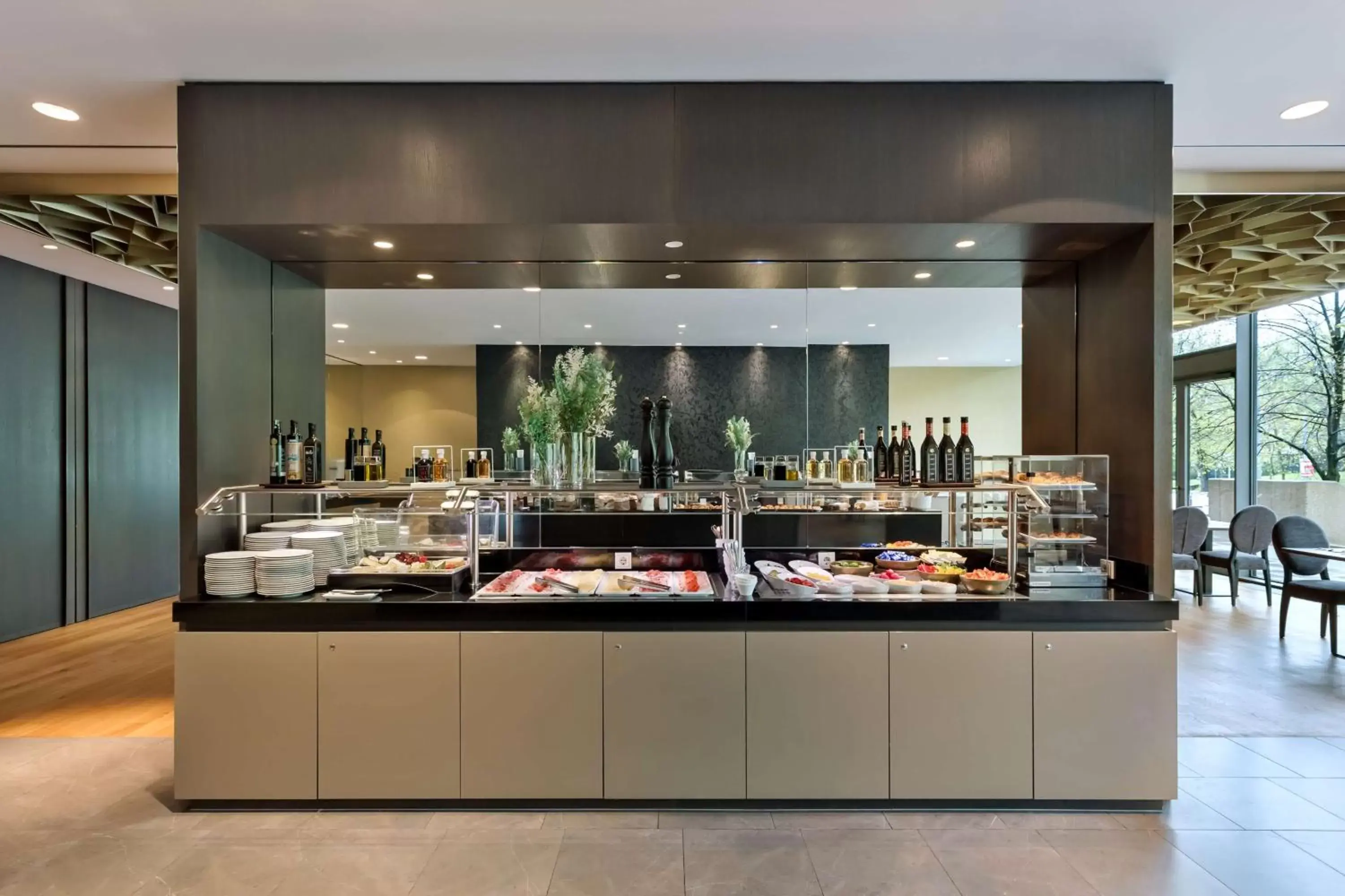 Breakfast, Restaurant/Places to Eat in Doubletree by Hilton Vienna Schonbrunn