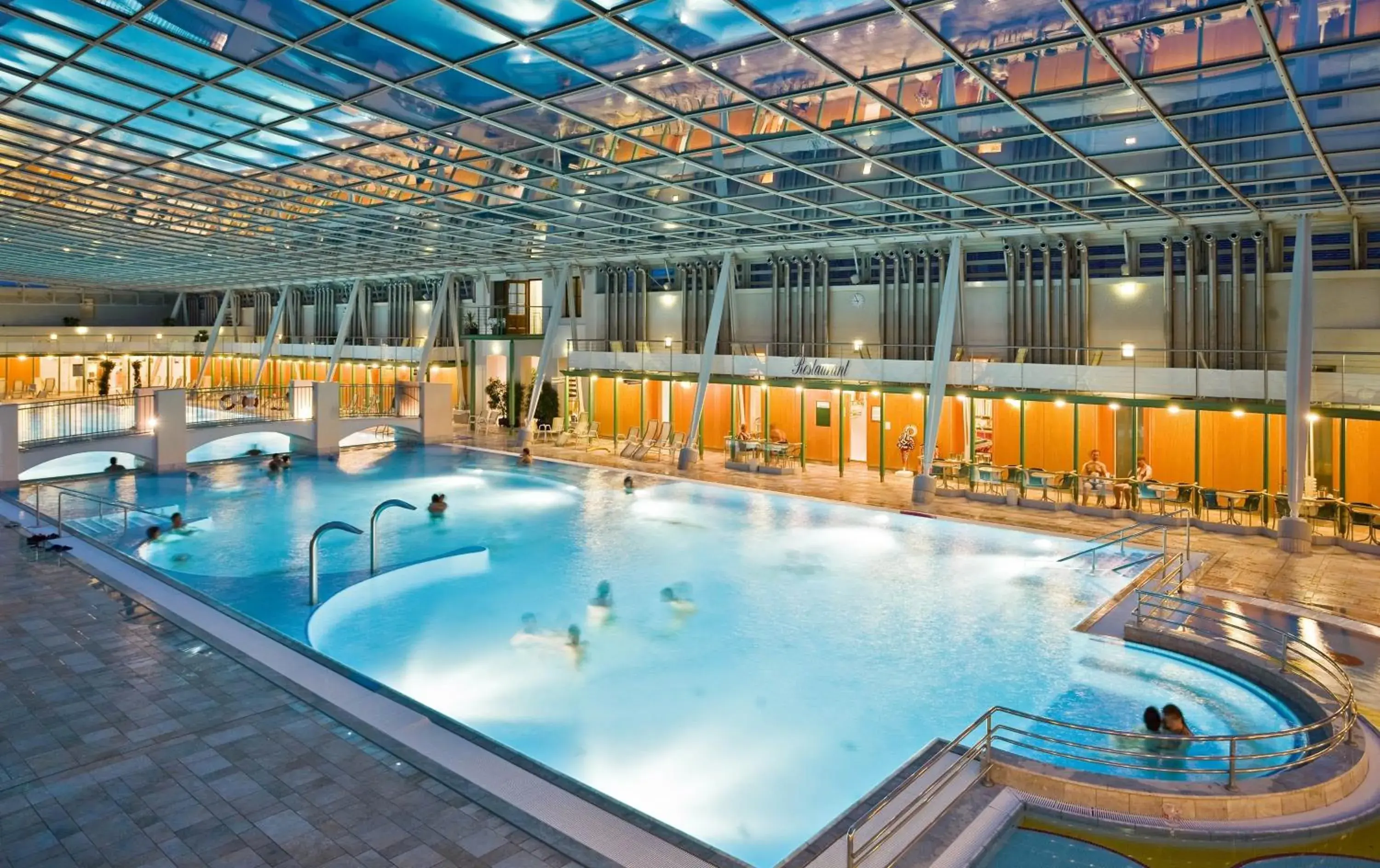 Aqua park, Swimming Pool in Das Gutenbrunn Thermen & Sporthotel