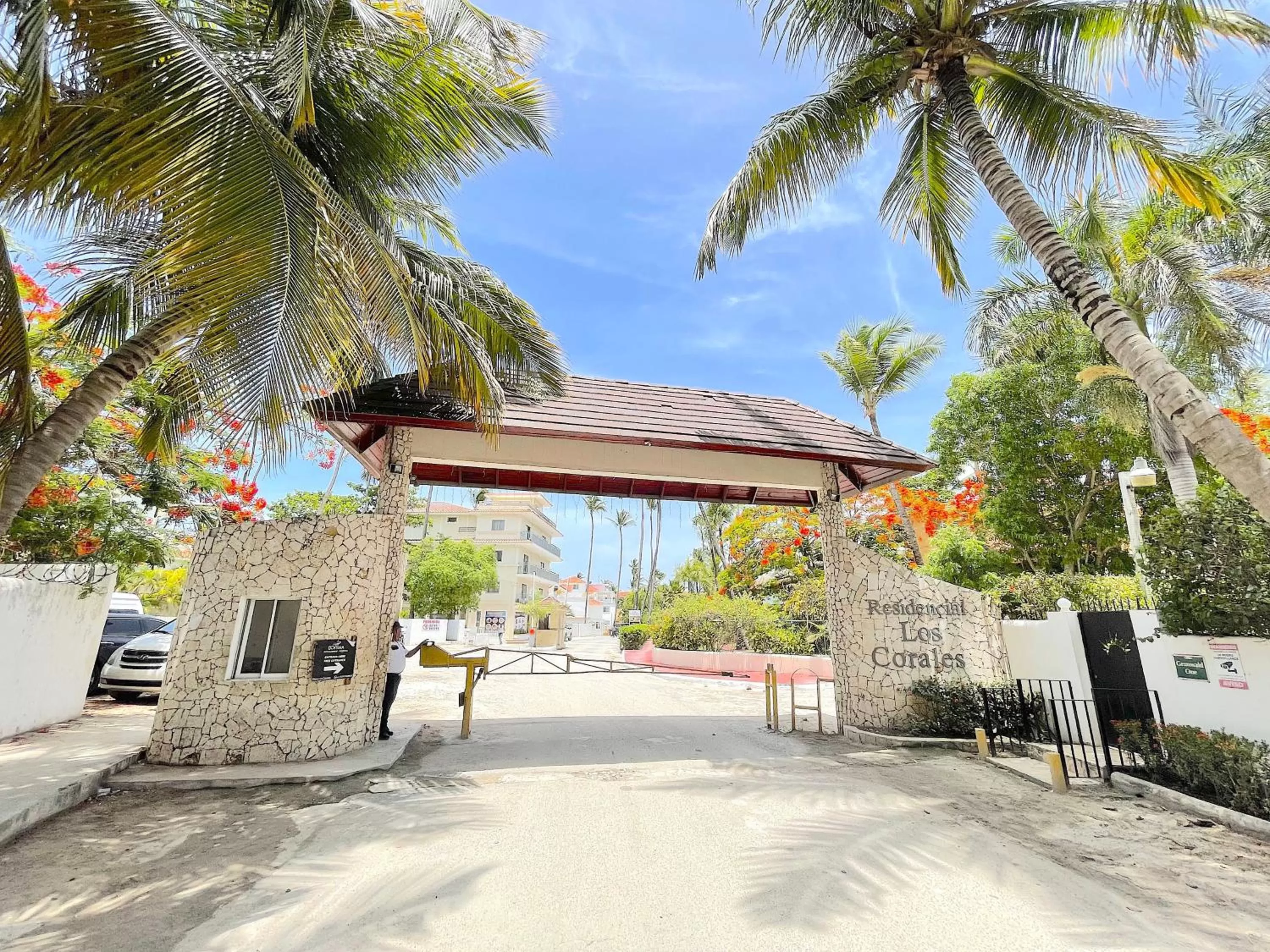 Property Building in BEACH Condo-HOTEL with VILLAS & PRIVATE Apartments WIFI BBQ Beach CLUB & SPA