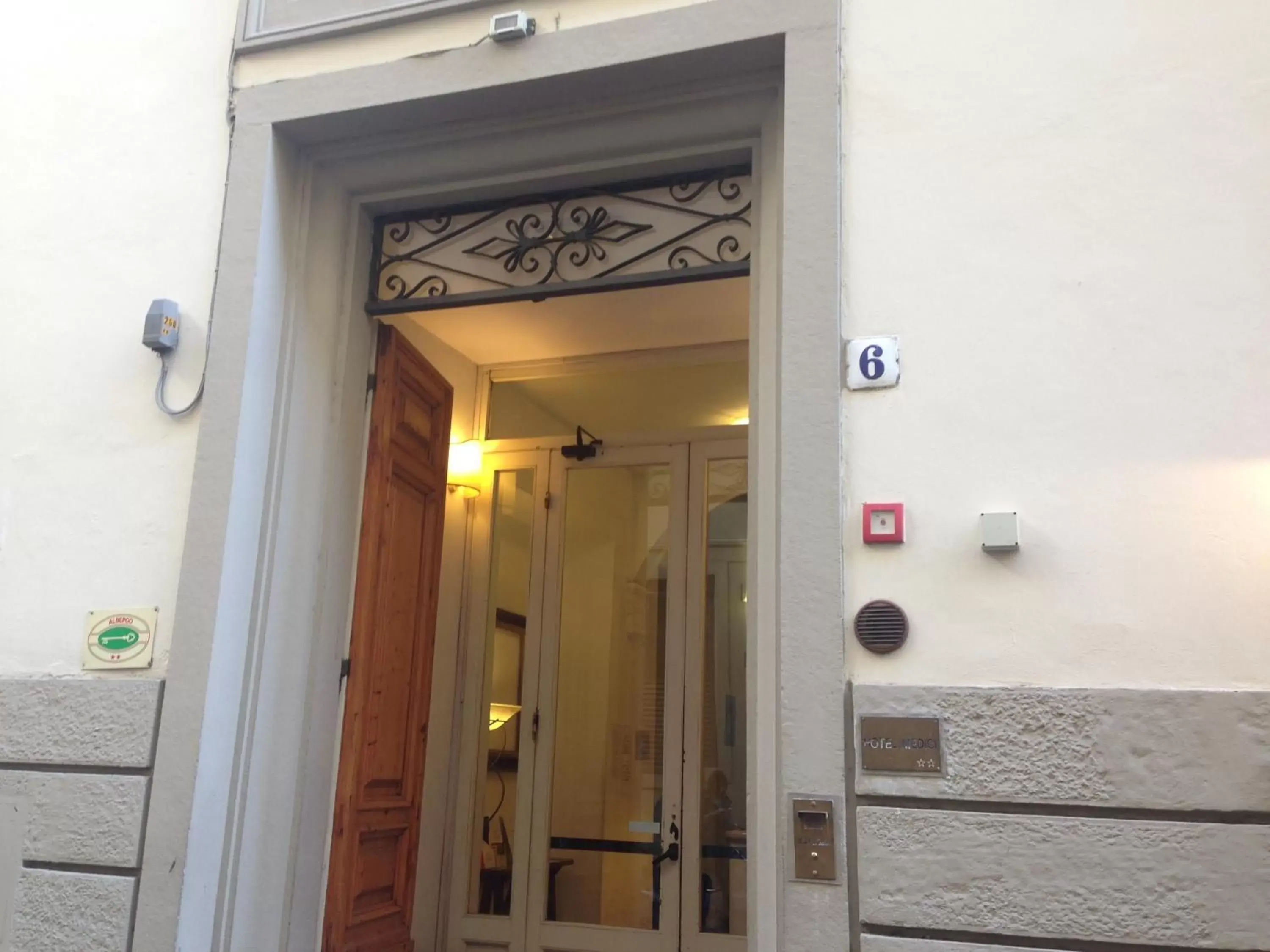 Facade/entrance in Hotel Medici