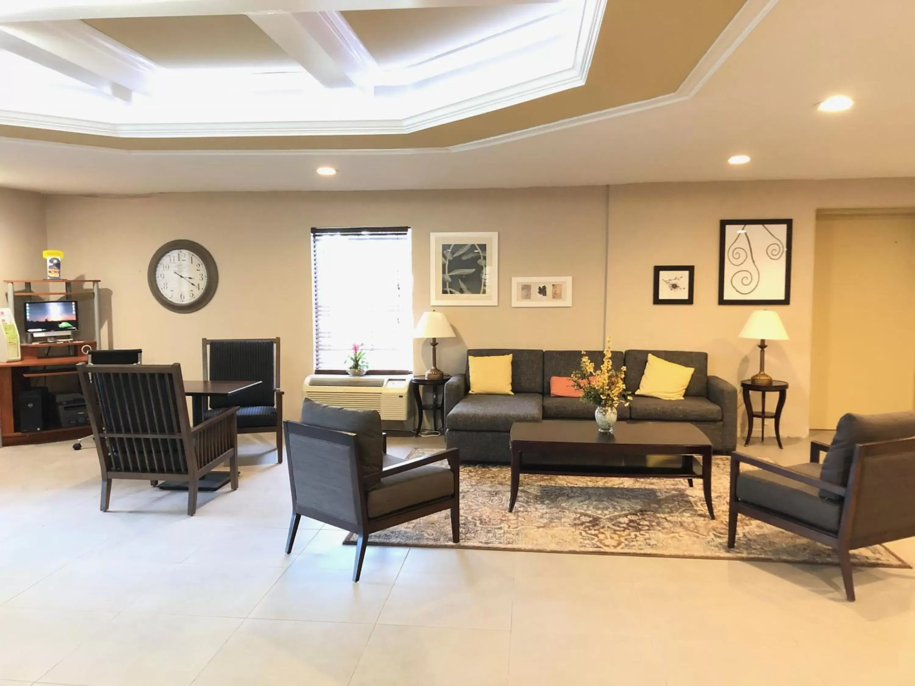 Seating Area in Country Inn & Suites by Radisson, Greenville, NC