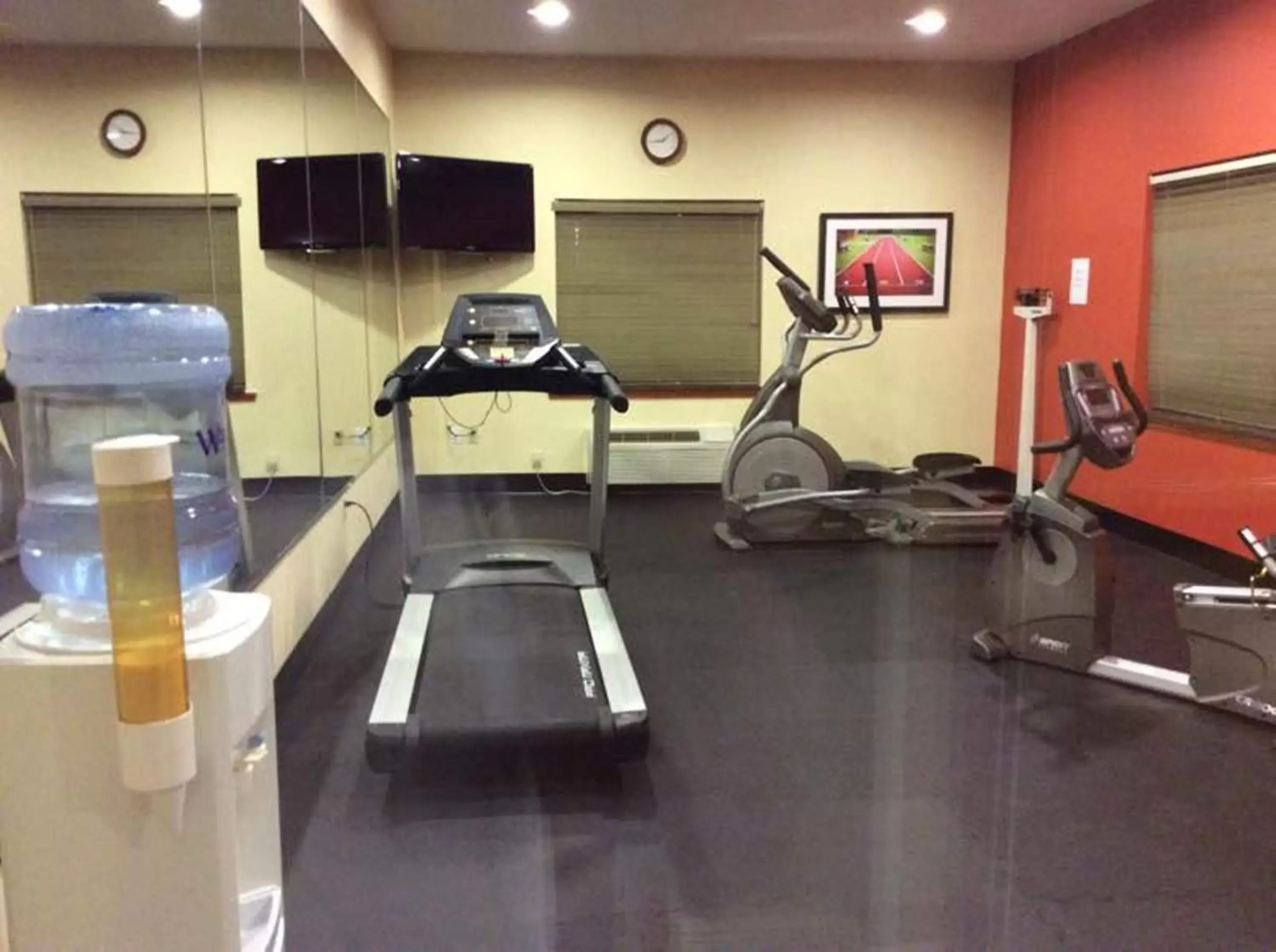Fitness centre/facilities, Fitness Center/Facilities in Holiday Inn Express Hotel & Suites Forest, an IHG Hotel