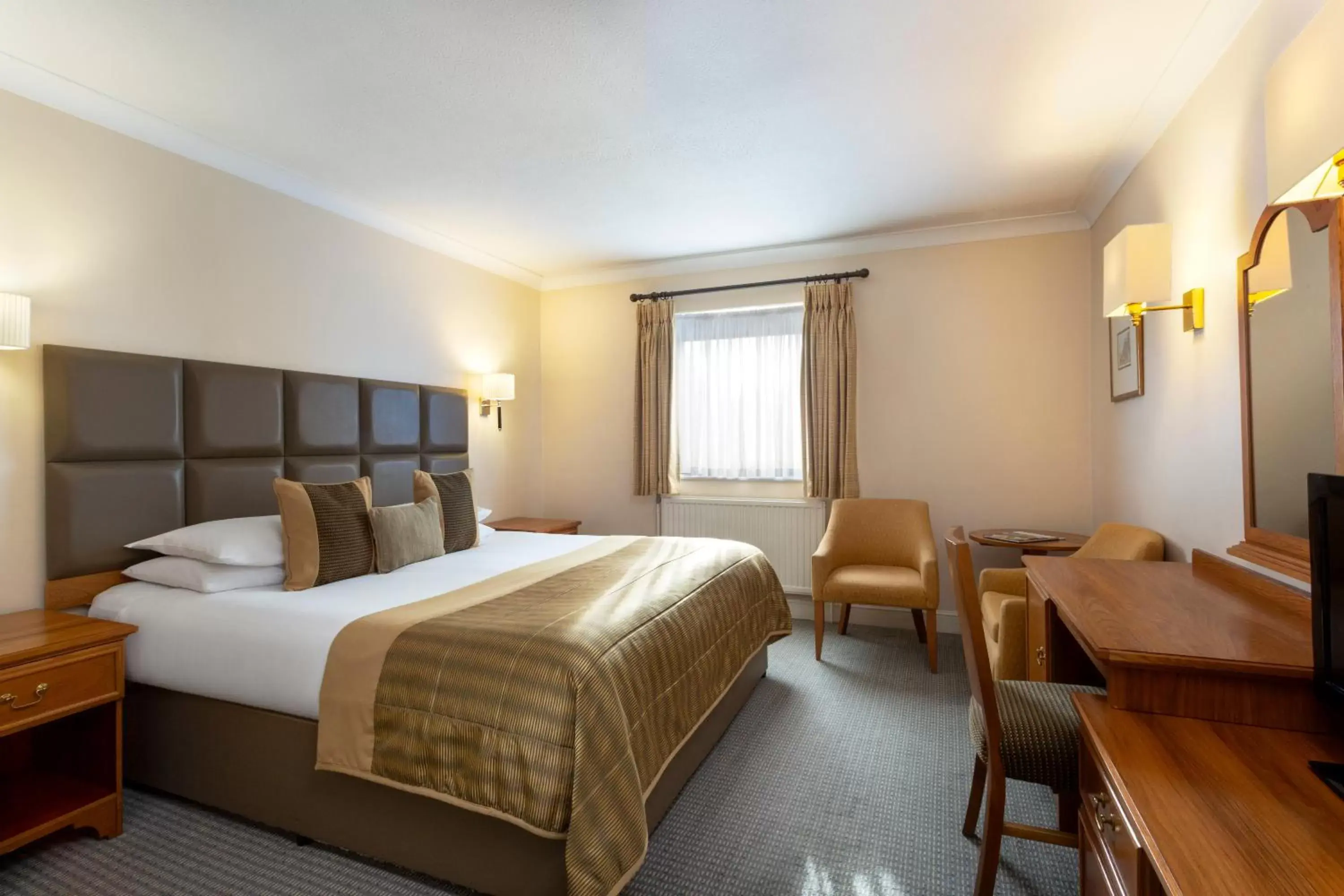 Photo of the whole room, Bed in Bridgewood Manor Hotel & Spa Photo of the whole room, Bed in Bridgewood Manor Hotel & Spa