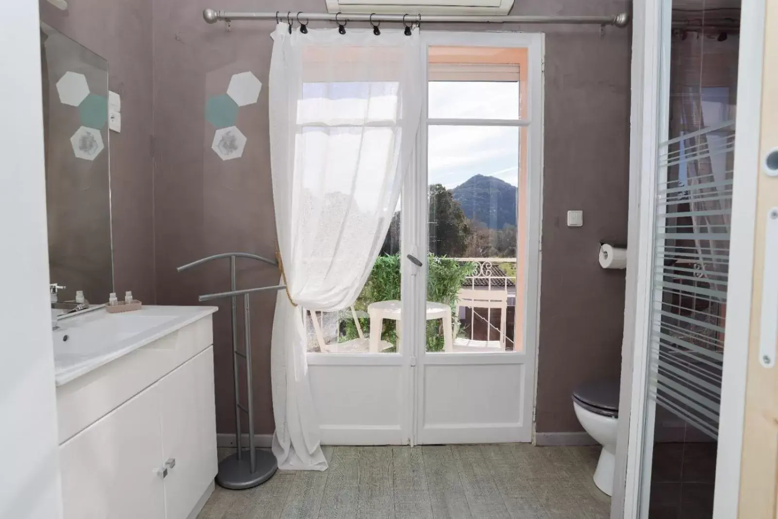 Natural landscape, Bathroom in Hostellerie LE PANEL