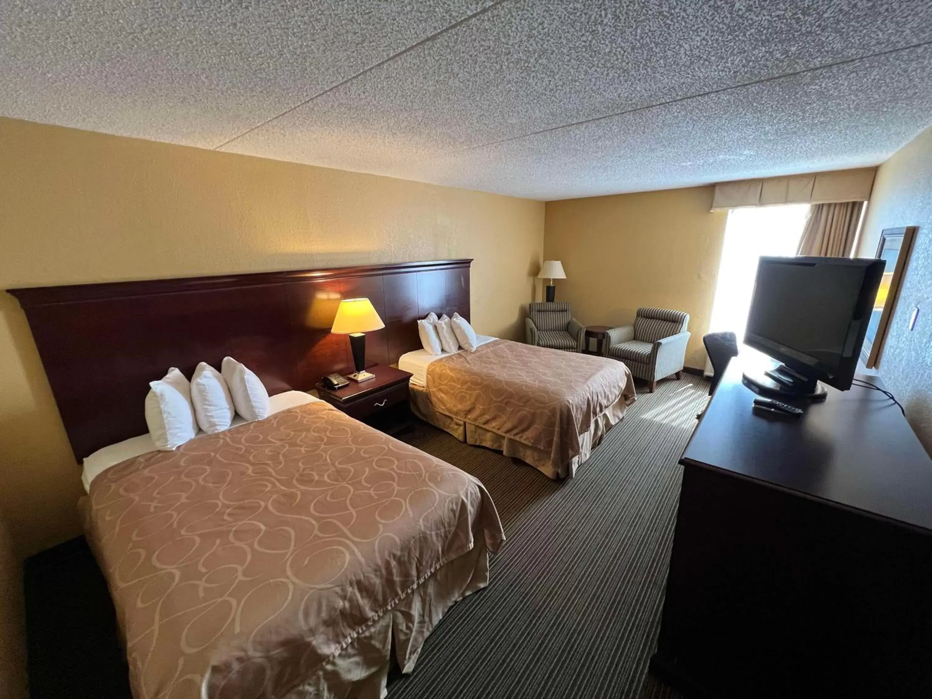 Bedroom, Bed in SureStay Plus Hotel by Best Western Hopkinsville