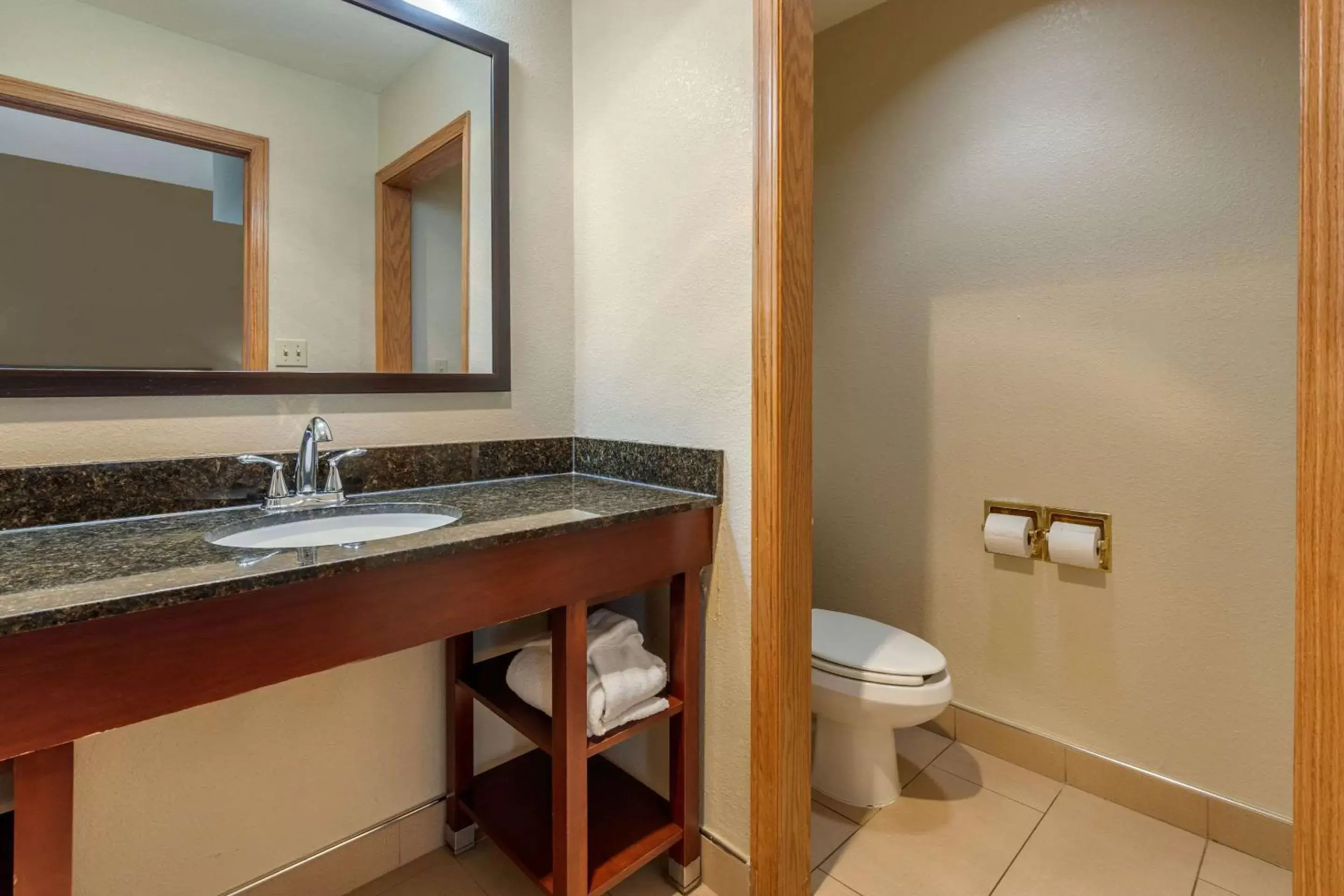 Bedroom, Bathroom in Comfort Inn & Suites Kenosha